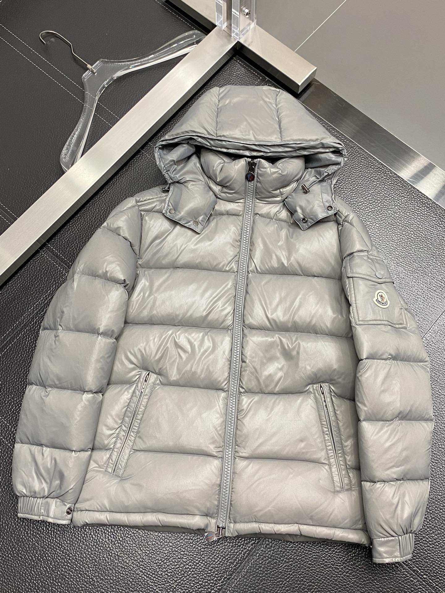 。羽绒服- Moncler蒙口💥独家专供秋冬新款羽绒服。贸易公司渠道稀出，降温天气必备的保暖单品，不论是