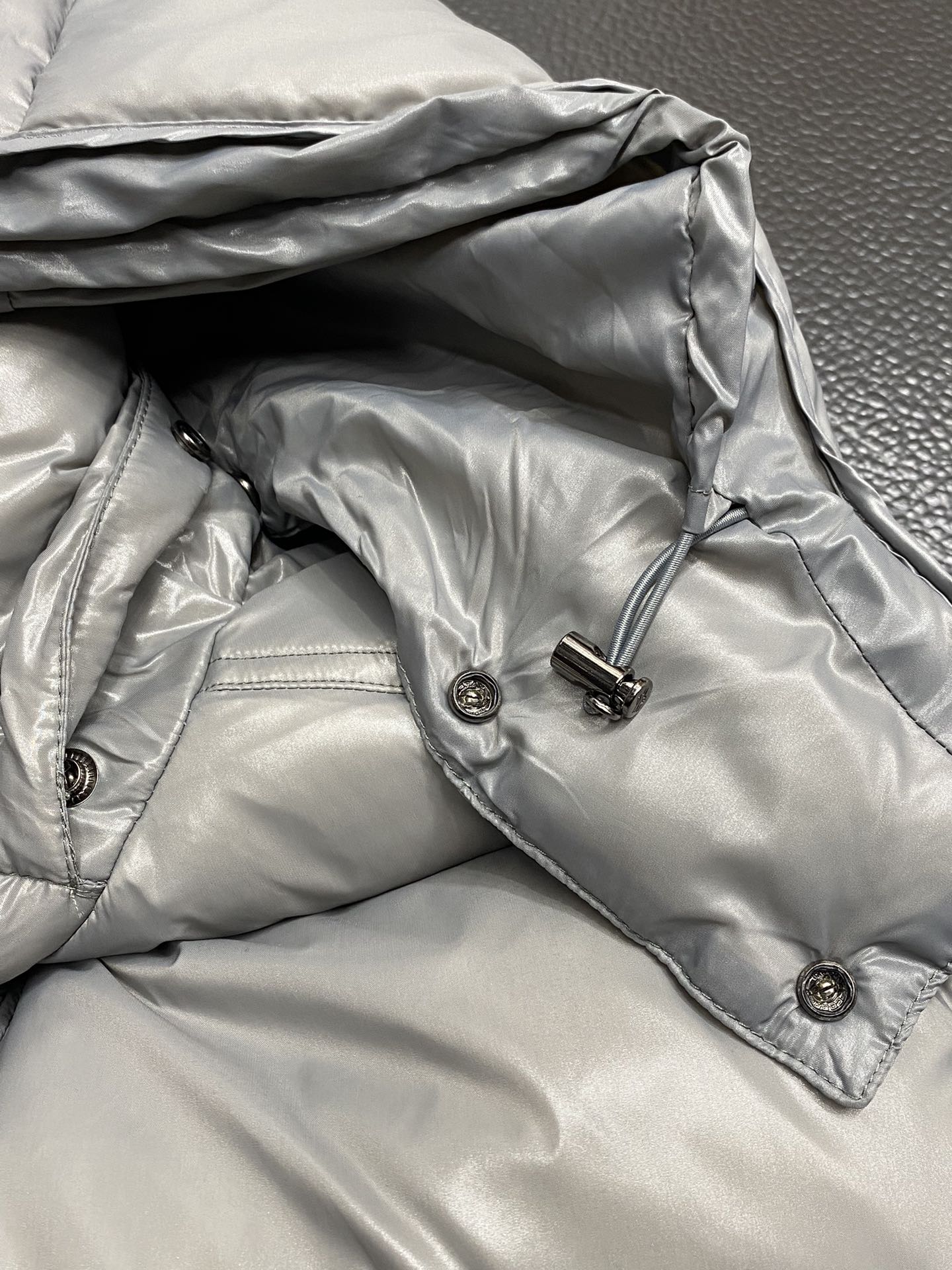 。羽绒服- Moncler蒙口💥独家专供秋冬新款羽绒服。贸易公司渠道稀出，降温天气必备的保暖单品，不论是