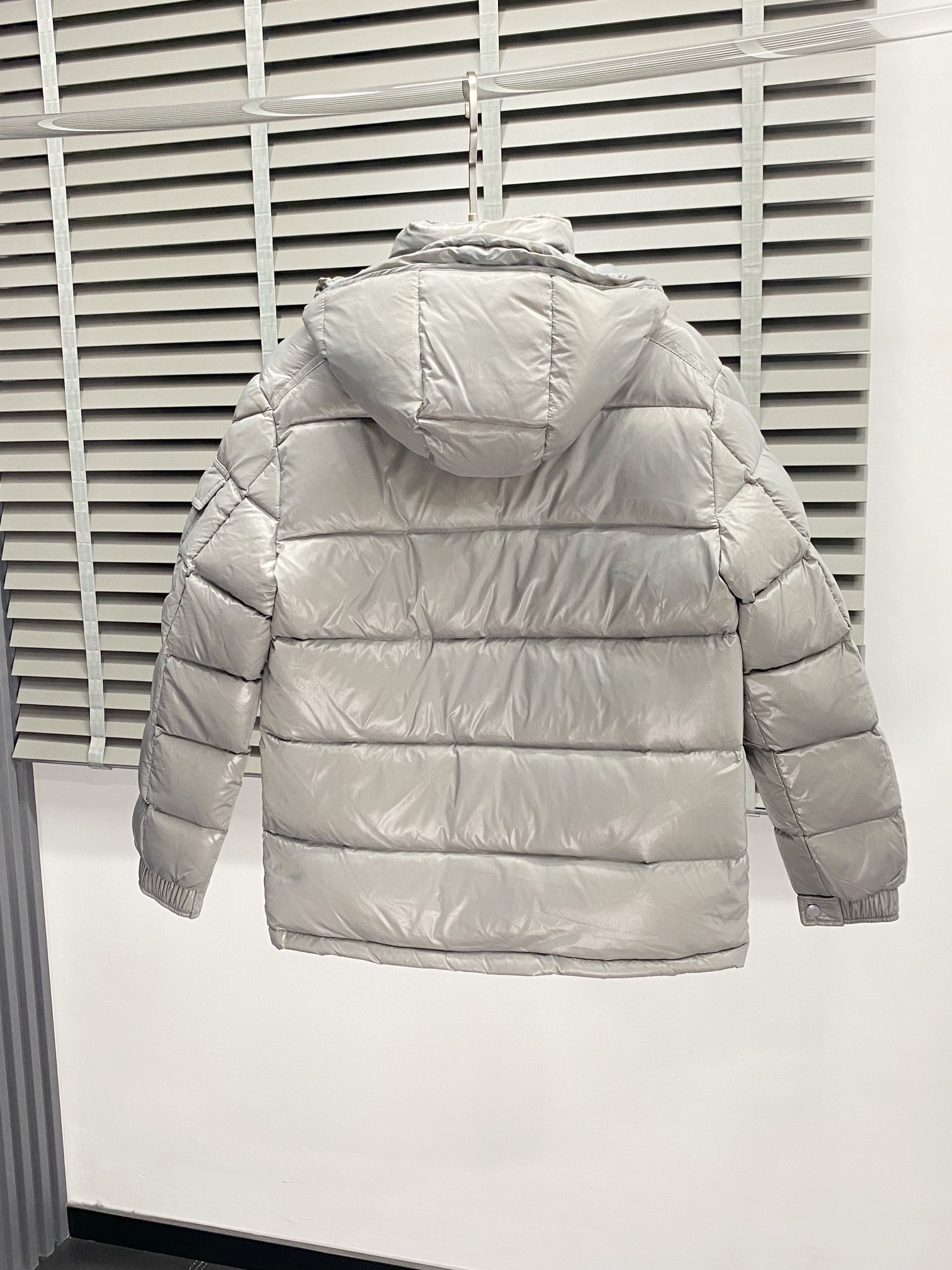 。羽绒服- Moncler蒙口💥独家专供秋冬新款羽绒服。贸易公司渠道稀出，降温天气必备的保暖单品，不论是