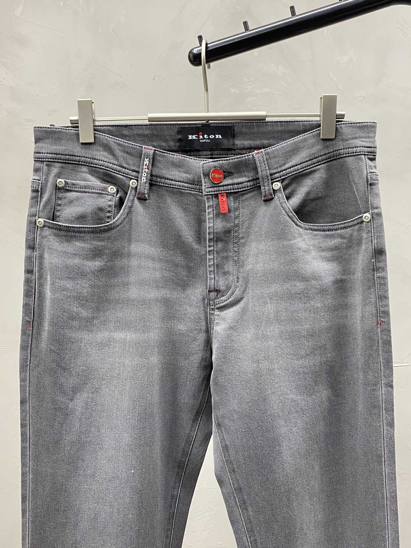  。KITON💥独家专供新款👖休闲牛仔裤 高端版本！专柜 面料 透气舒适度高，细节无可挑剔，品牌元素设计