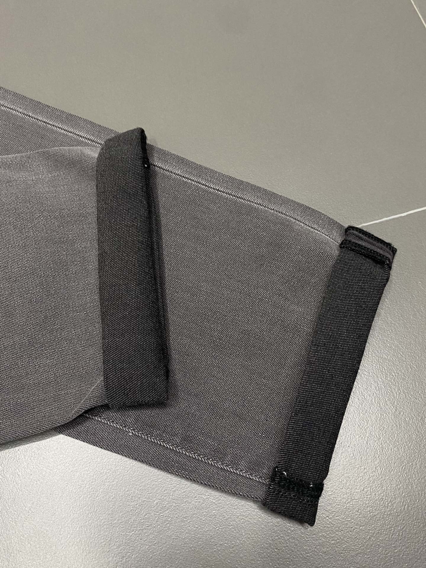  。KITON💥独家专供新款👖休闲牛仔裤 高端版本！专柜 面料 透气舒适度高，细节无可挑剔，品牌元素设计