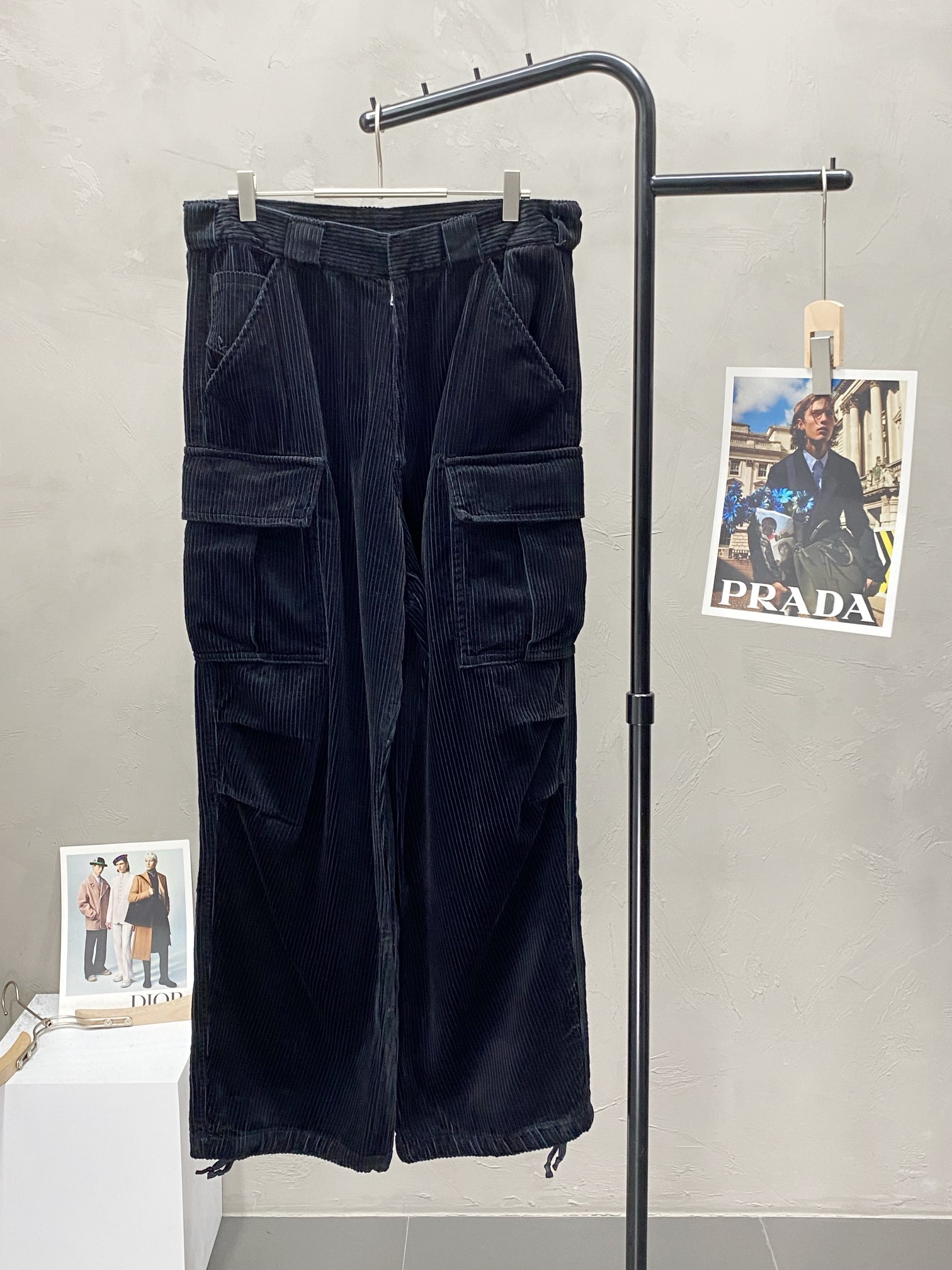 NO:419519,.Prada exclusively for new autumn and winter casual pants, high-end version!  Customized fabrics for counters are breathable and comfortable, with impeccable details, and the brand element design concept reflects high quality. The feel is delicate and soft!  It is casually cut, with a great upper body style!  S-XL, prada, prada, alexander wang19860909.Prada普拉达独家专供新款秋冬休闲裤 高端版本！专柜定制面料 透气舒适度高,细节无可挑剔,品牌元素设计理念,体现高品质.手感细腻柔软！呈现休闲裁剪,上身版型超赞！码数S-XL,,prada,prada,alexander wang,Men's clothing