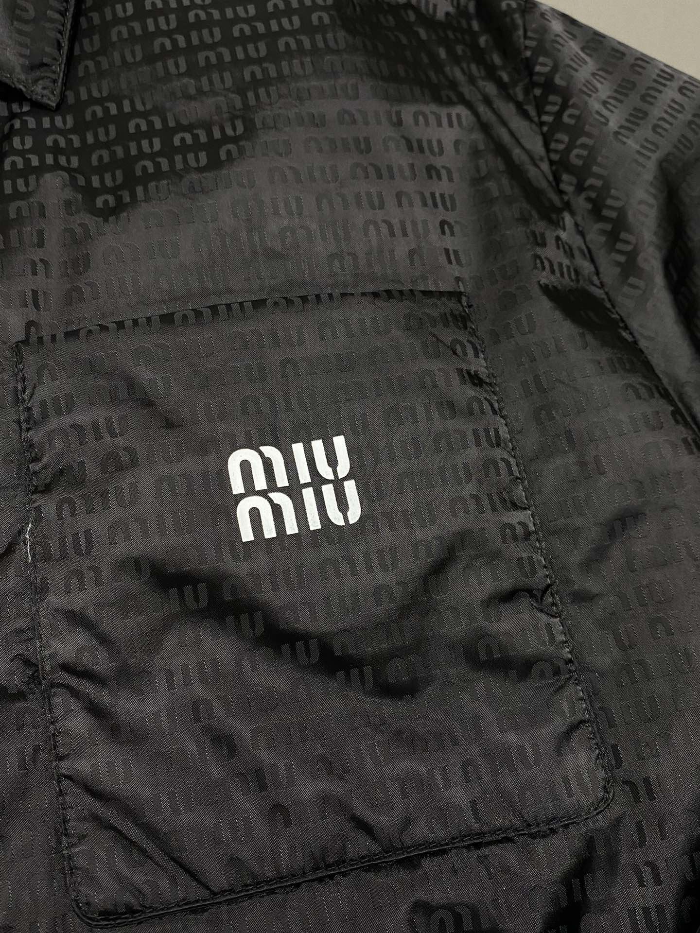 羽绒服-Miumiu缪缪独家专供秋冬新款翻领羽绒服贸易公司渠道稀出降温天气必备的保暖单品不论是日常还是户