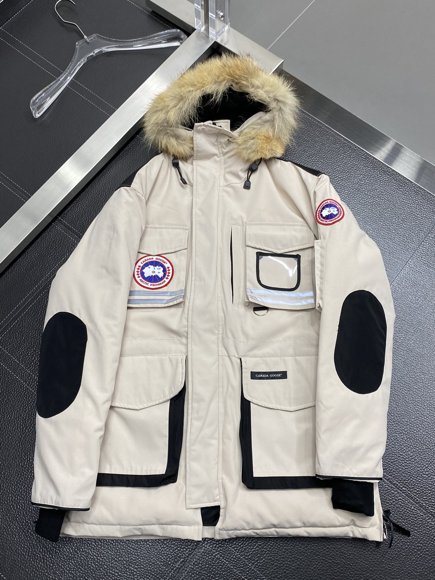 。羽绒服-Canada Goose加拿大鹅💥独家专供秋冬新款羽绒服夹克。贸易公司渠道稀出，降温天气必备的