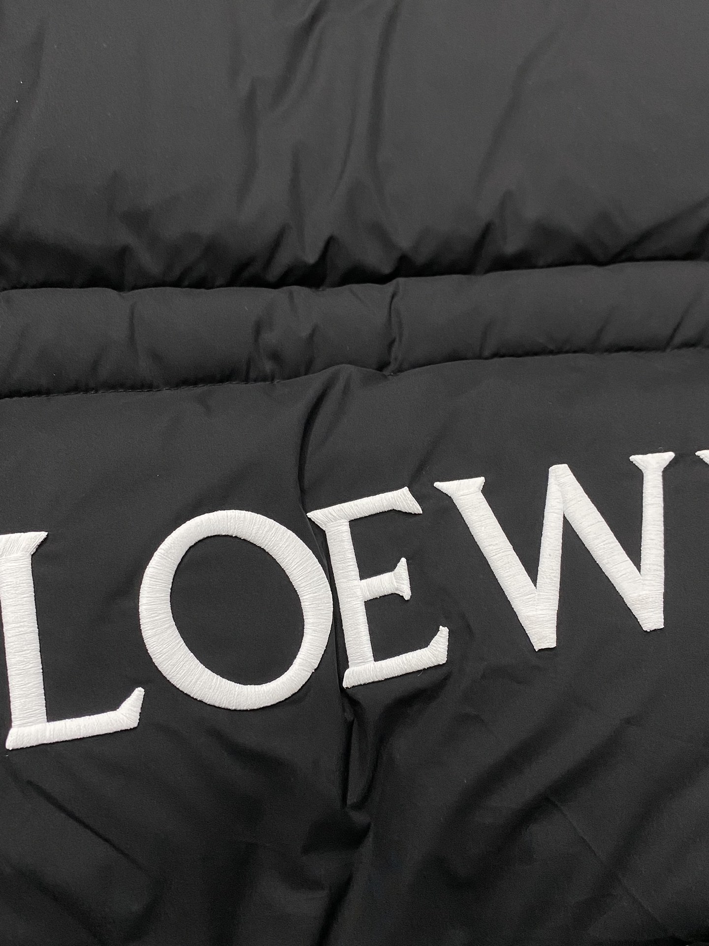 羽绒服-Loewe罗意威独家专供秋冬新款高领连帽羽绒服贸易公司渠道稀出降温天气必备的保暖单品不论是日常还