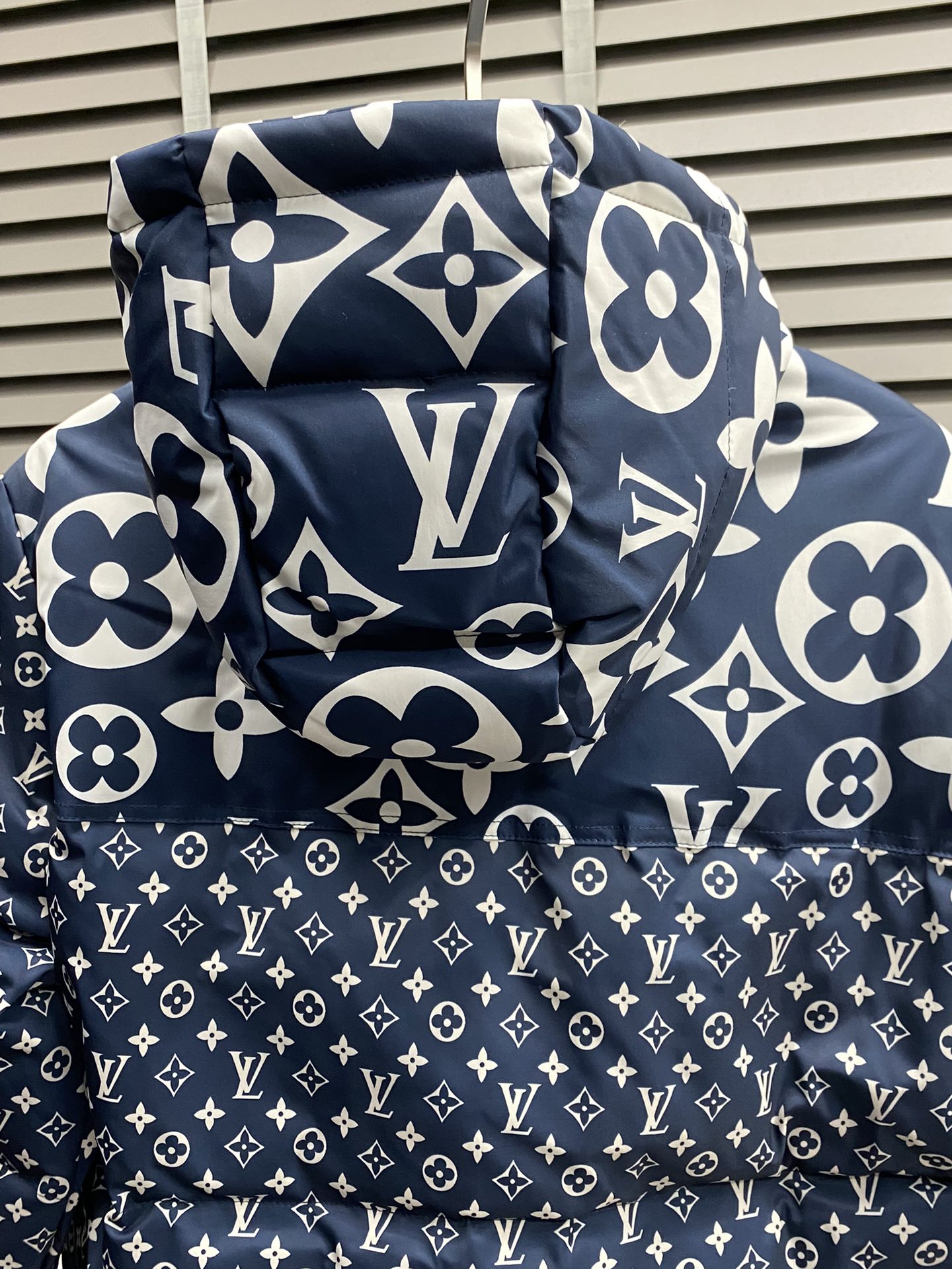 羽绒服-LouisVuitton路易威登独家专供最新时尚秋冬连帽羽绒服经典设计感与颜值爆棚的外套品质更是