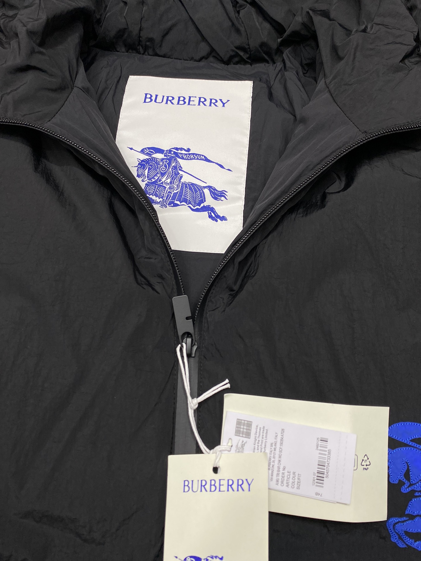 羽绒服-Burberry巴宝莉独家专供秋冬新款连帽羽绒服贸易公司渠道稀出降温天气必备的保暖单品不论是日常