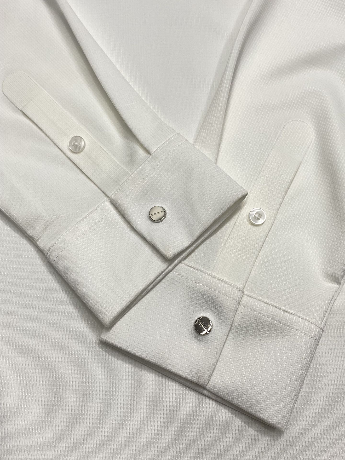 Tom Ford’s Exclusive Fashion Collection: Luxurious Shirts and Coats for All Sizes - 图片 9