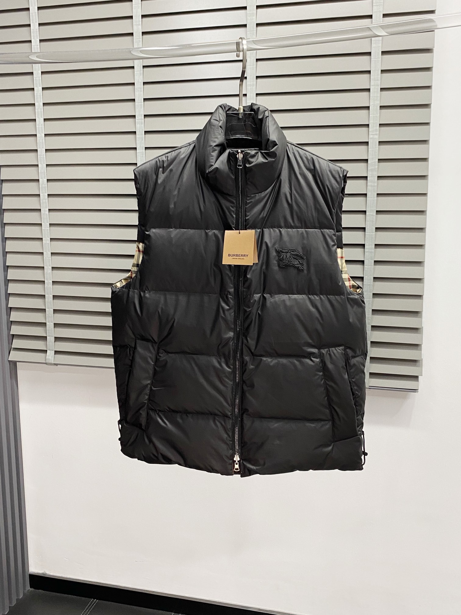 。羽绒服- Burberry巴宝莉💥独家专供秋冬新款高领羽绒马甲。双面穿设计。贸易公司渠道稀出，降温天气