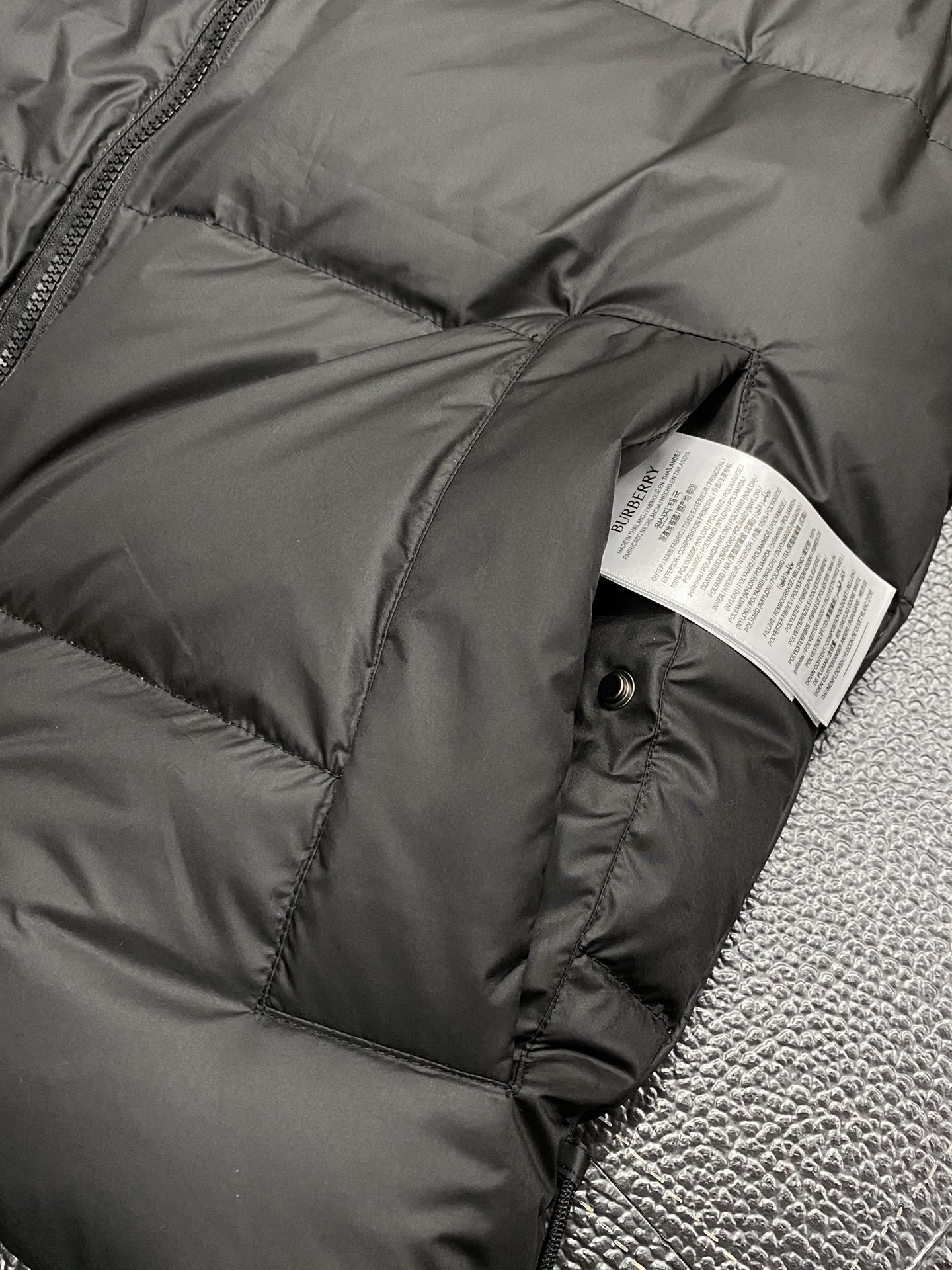 。羽绒服- Burberry巴宝莉💥独家专供秋冬新款高领羽绒马甲。双面穿设计。贸易公司渠道稀出，降温天气