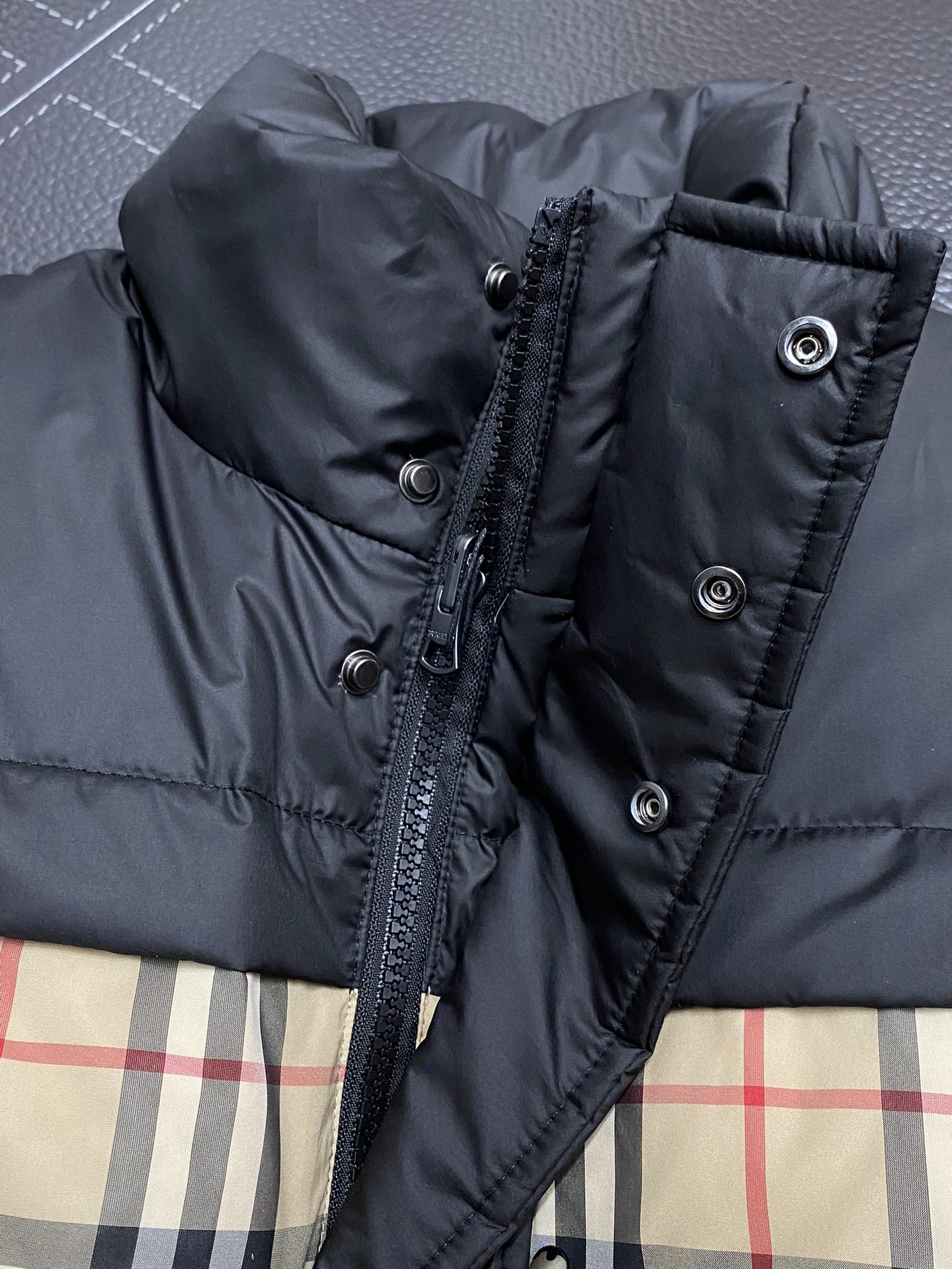 。羽绒服- Burberry巴宝莉💥独家专供秋冬新款高领羽绒马甲。双面穿设计。贸易公司渠道稀出，降温天气