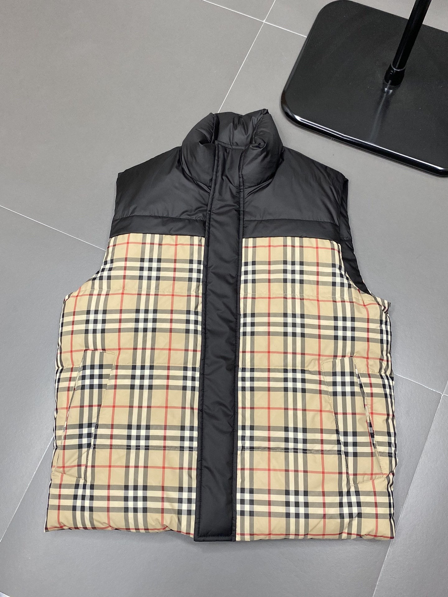 。羽绒服- Burberry巴宝莉💥独家专供秋冬新款高领羽绒马甲。双面穿设计。贸易公司渠道稀出，降温天气