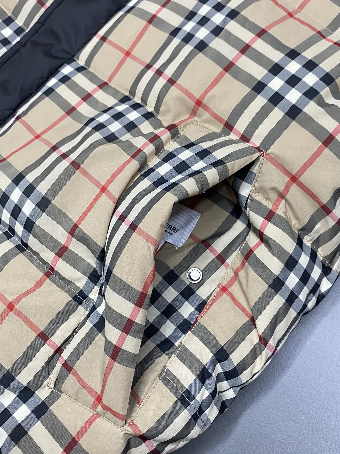 。羽绒服- Burberry巴宝莉💥独家专供秋冬新款高领羽绒马甲。双面穿设计。贸易公司渠道稀出，降温天气