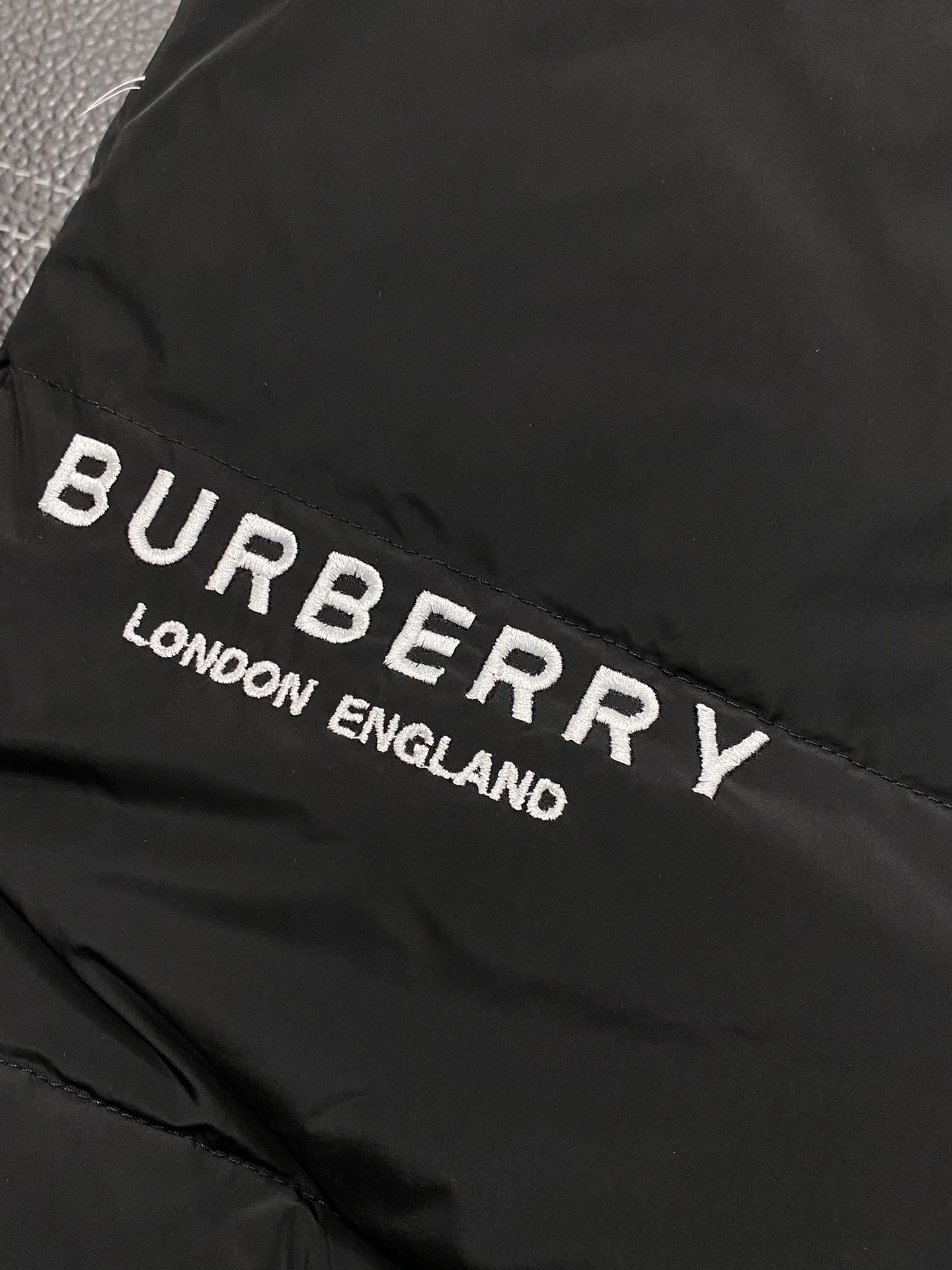 羽绒服-Burberry巴宝莉独家客供秋冬新款连帽羽绒服贸易公司渠道稀出降温天气必备的保暖单品不论是日常