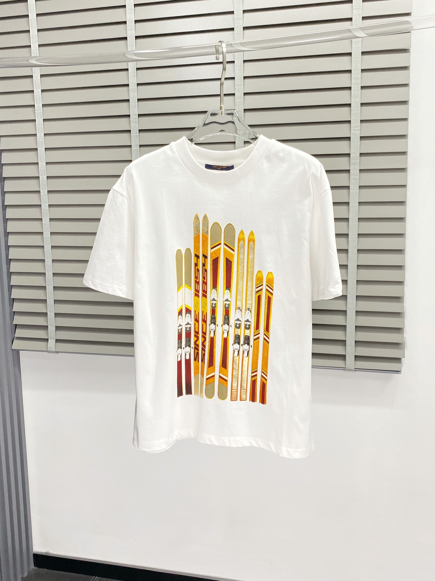    。Louis Vuitton路易威登💥独家专供最新时尚春夏短袖 经典设计感与颜值爆棚的外套，品质更