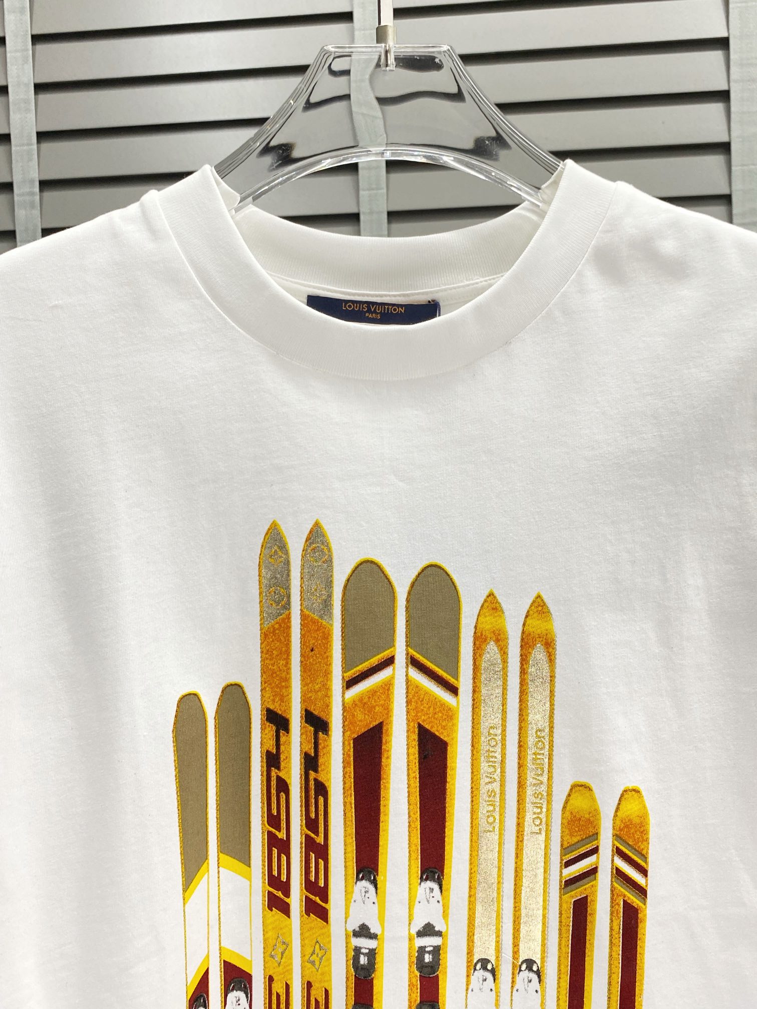    。Louis Vuitton路易威登💥独家专供最新时尚春夏短袖 经典设计感与颜值爆棚的外套，品质更