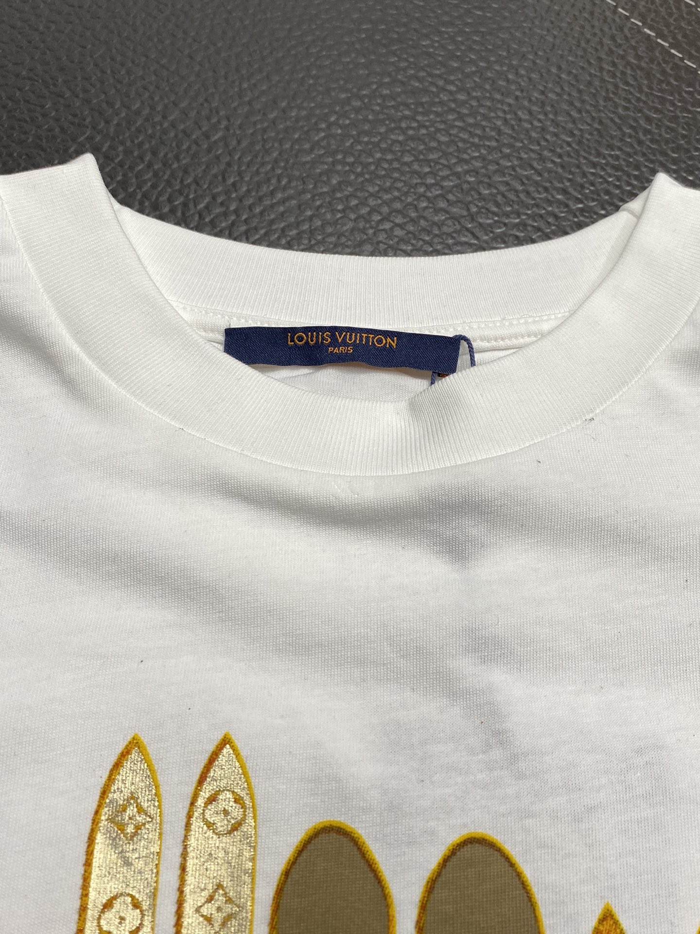    。Louis Vuitton路易威登💥独家专供最新时尚春夏短袖 经典设计感与颜值爆棚的外套，品质更