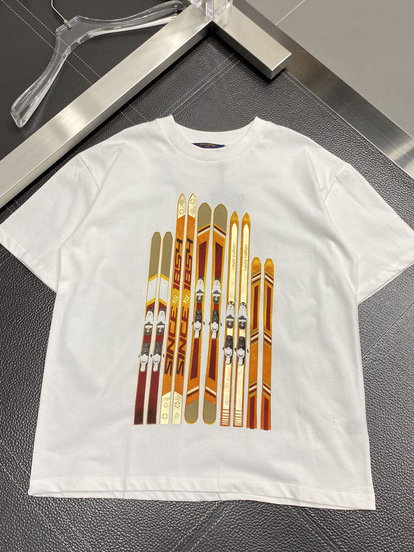    。Louis Vuitton路易威登💥独家专供最新时尚春夏短袖 经典设计感与颜值爆棚的外套，品质更