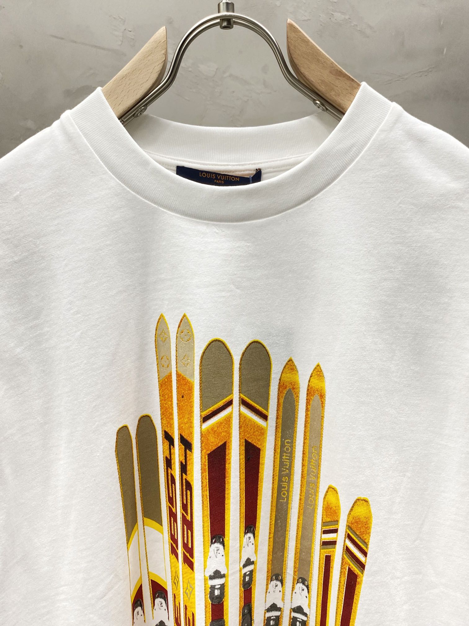    。Louis Vuitton路易威登💥独家专供最新时尚春夏短袖 经典设计感与颜值爆棚的外套，品质更