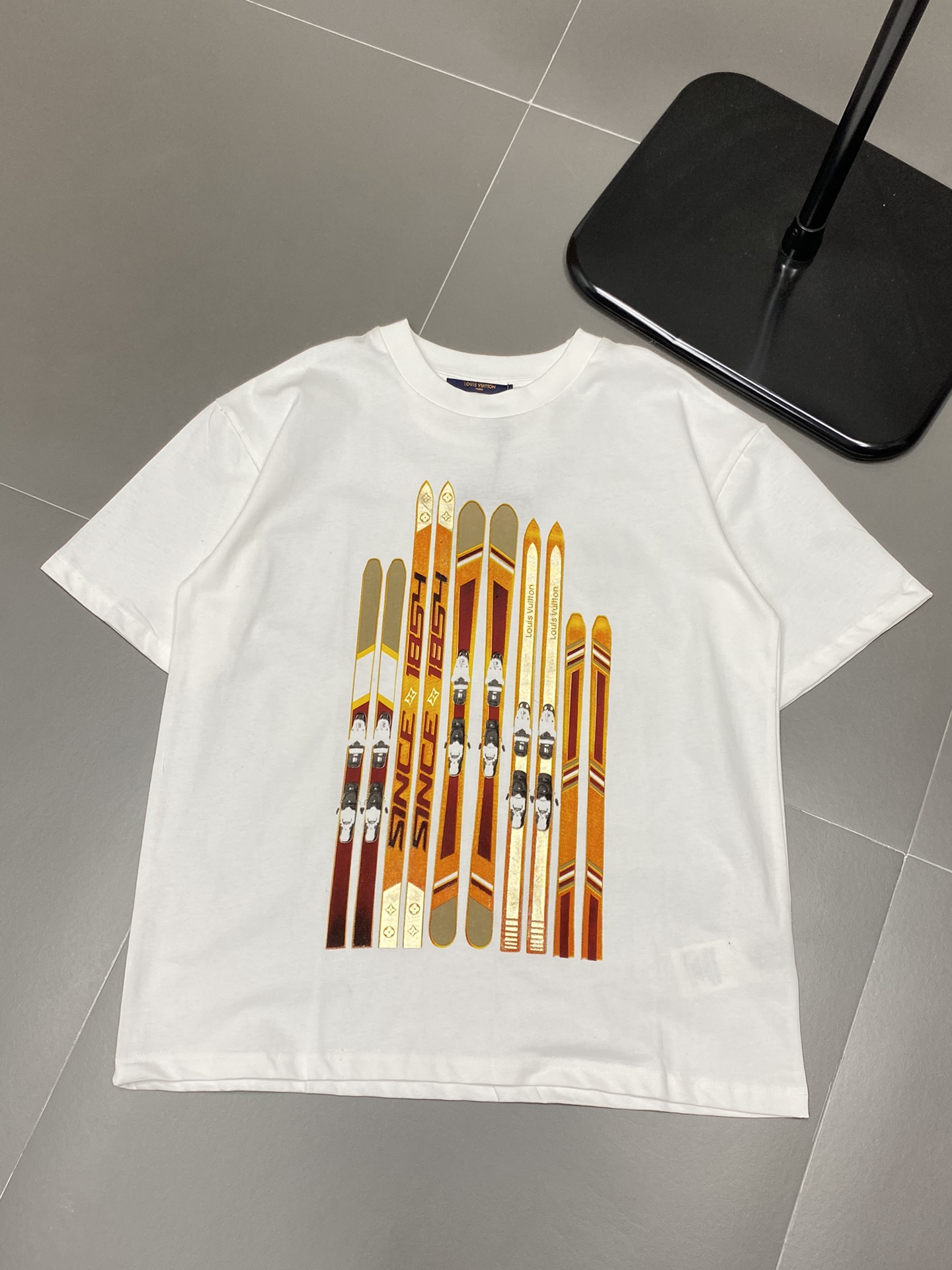    。Louis Vuitton路易威登💥独家专供最新时尚春夏短袖 经典设计感与颜值爆棚的外套，品质更