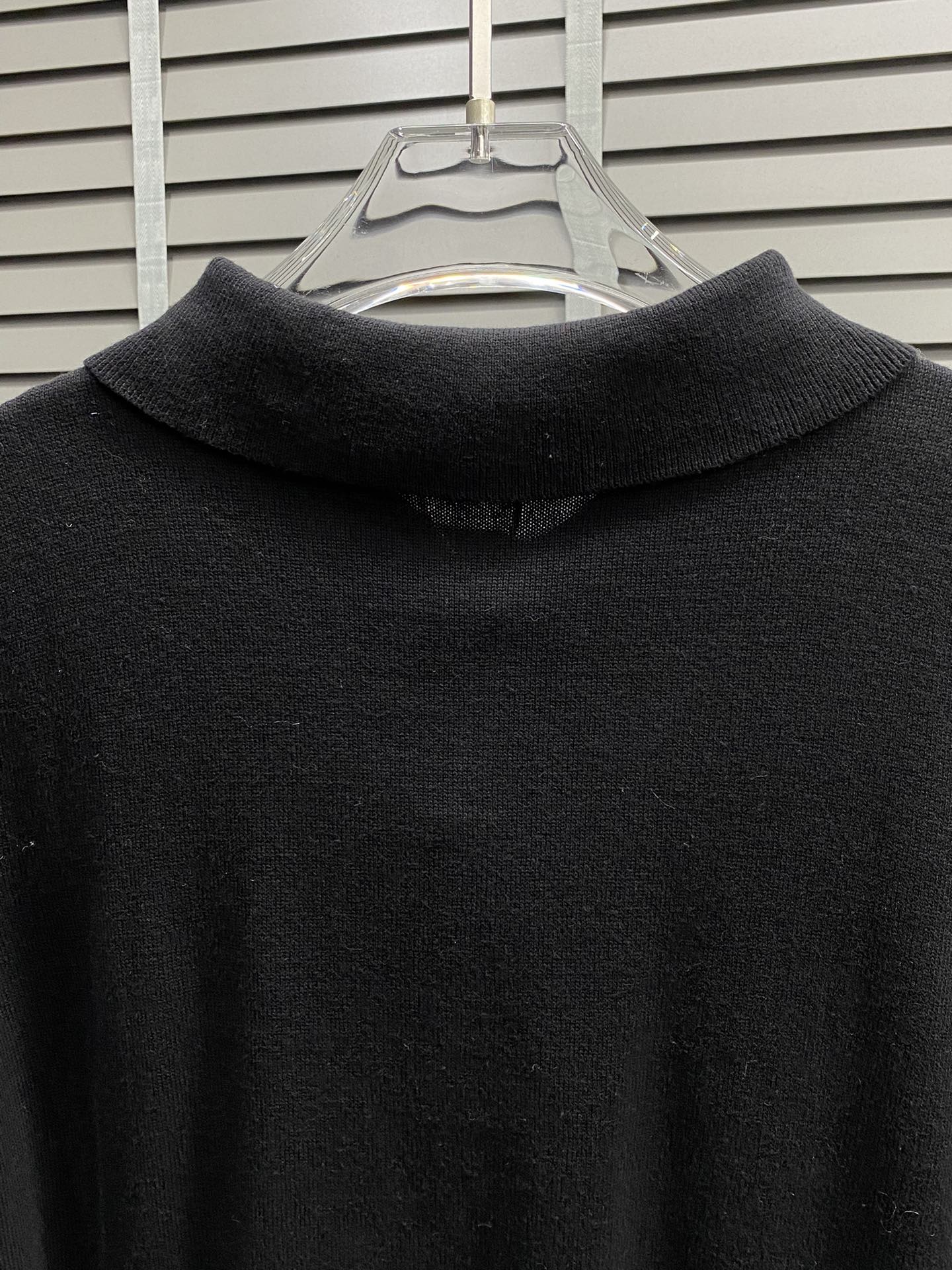  。CELINE赛琳💥独家专供最新时尚春秋针织短袖 经典设计感与颜值爆棚的外套，品质更是无法挑剔品控可以