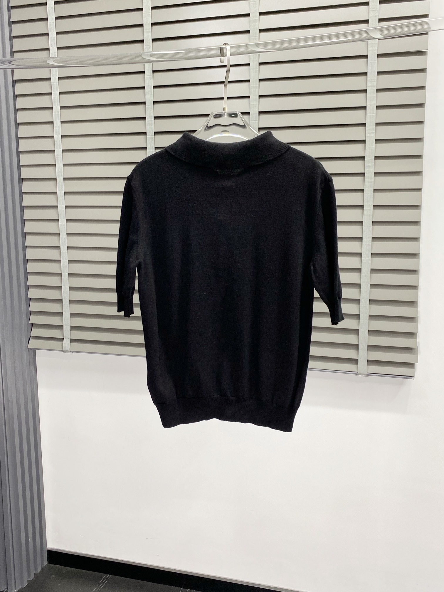  。CELINE赛琳💥独家专供最新时尚春秋针织短袖 经典设计感与颜值爆棚的外套，品质更是无法挑剔品控可以