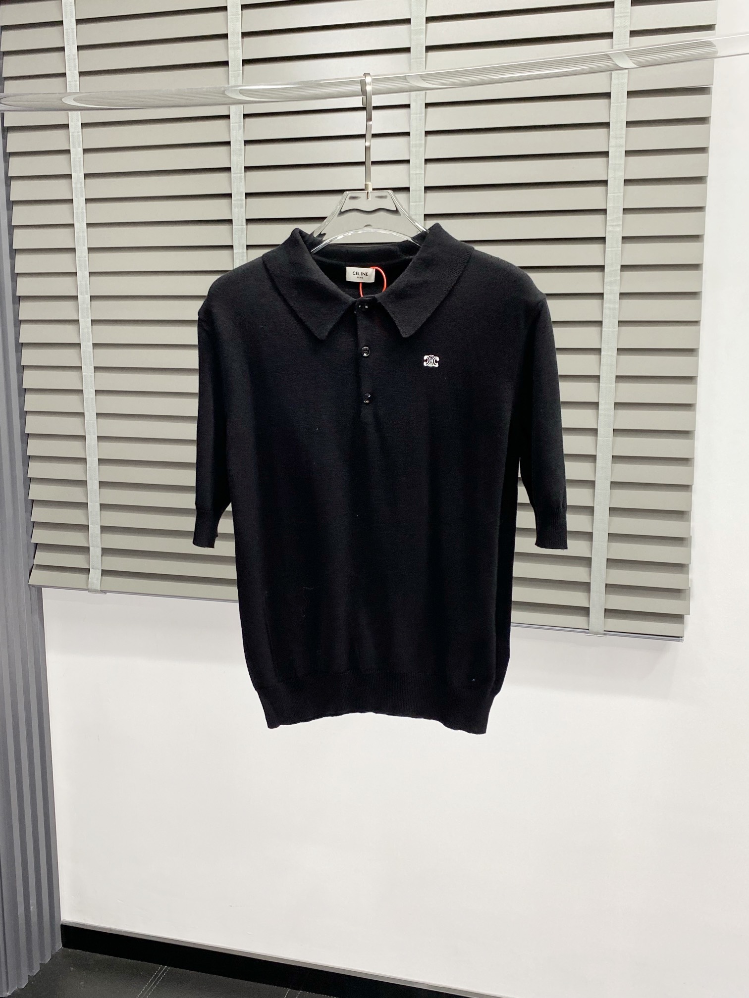  。CELINE赛琳💥独家专供最新时尚春秋针织短袖 经典设计感与颜值爆棚的外套，品质更是无法挑剔品控可以