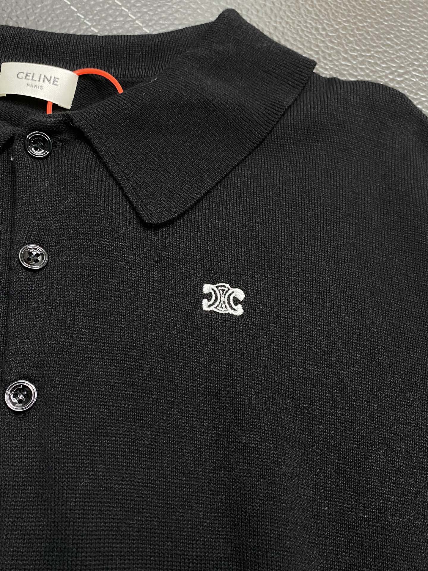  。CELINE赛琳💥独家专供最新时尚春秋针织短袖 经典设计感与颜值爆棚的外套，品质更是无法挑剔品控可以