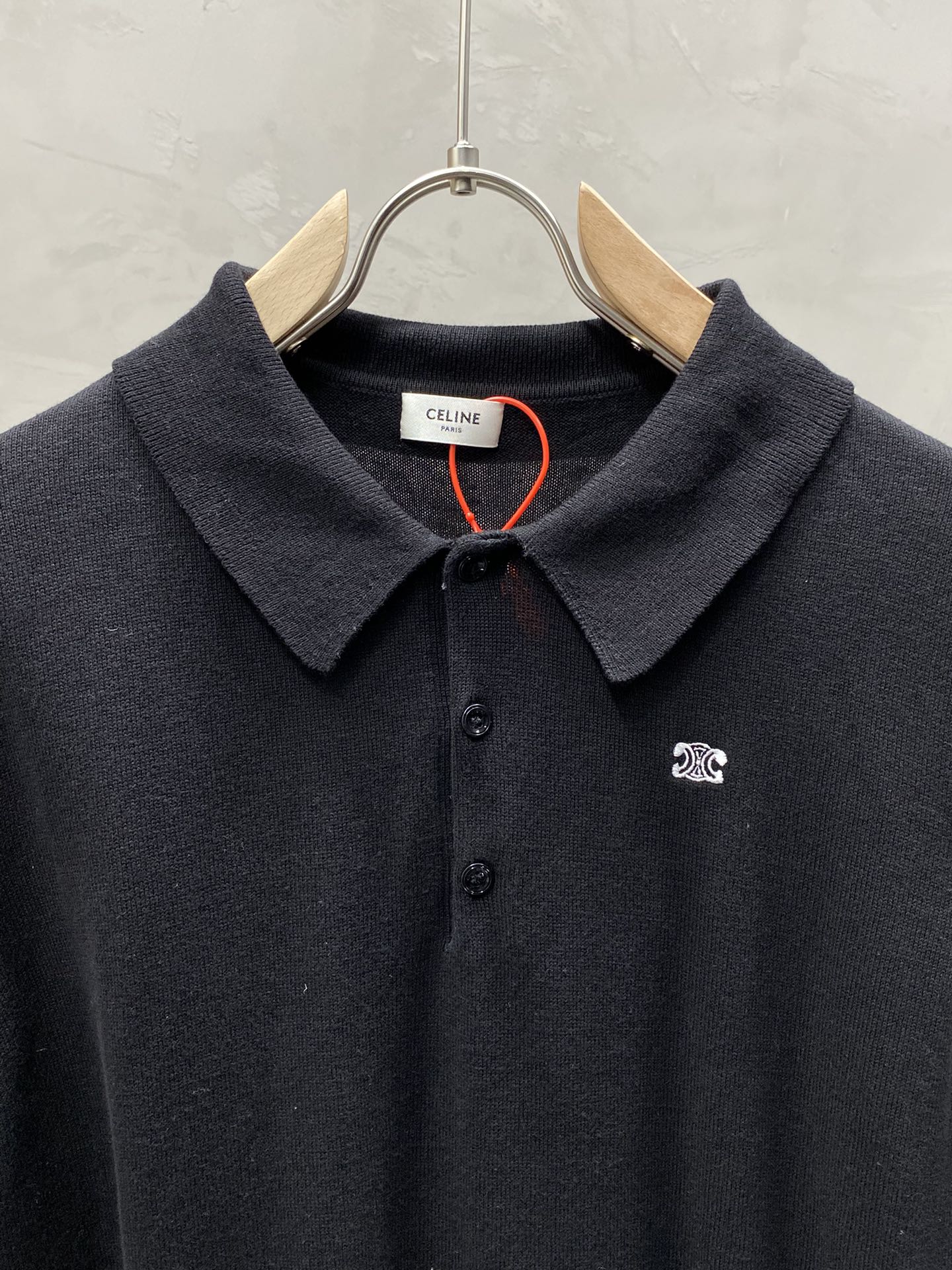  。CELINE赛琳💥独家专供最新时尚春秋针织短袖 经典设计感与颜值爆棚的外套，品质更是无法挑剔品控可以