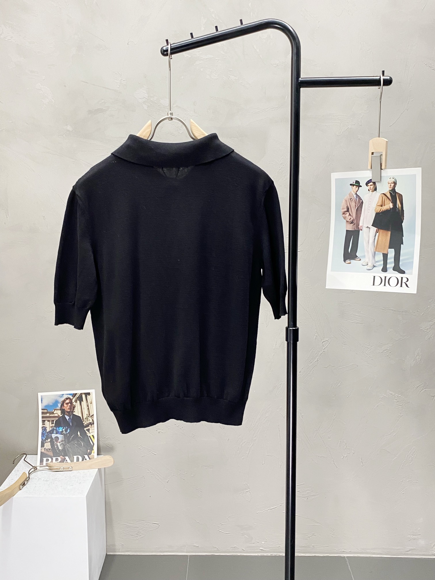  。CELINE赛琳💥独家专供最新时尚春秋针织短袖 经典设计感与颜值爆棚的外套，品质更是无法挑剔品控可以