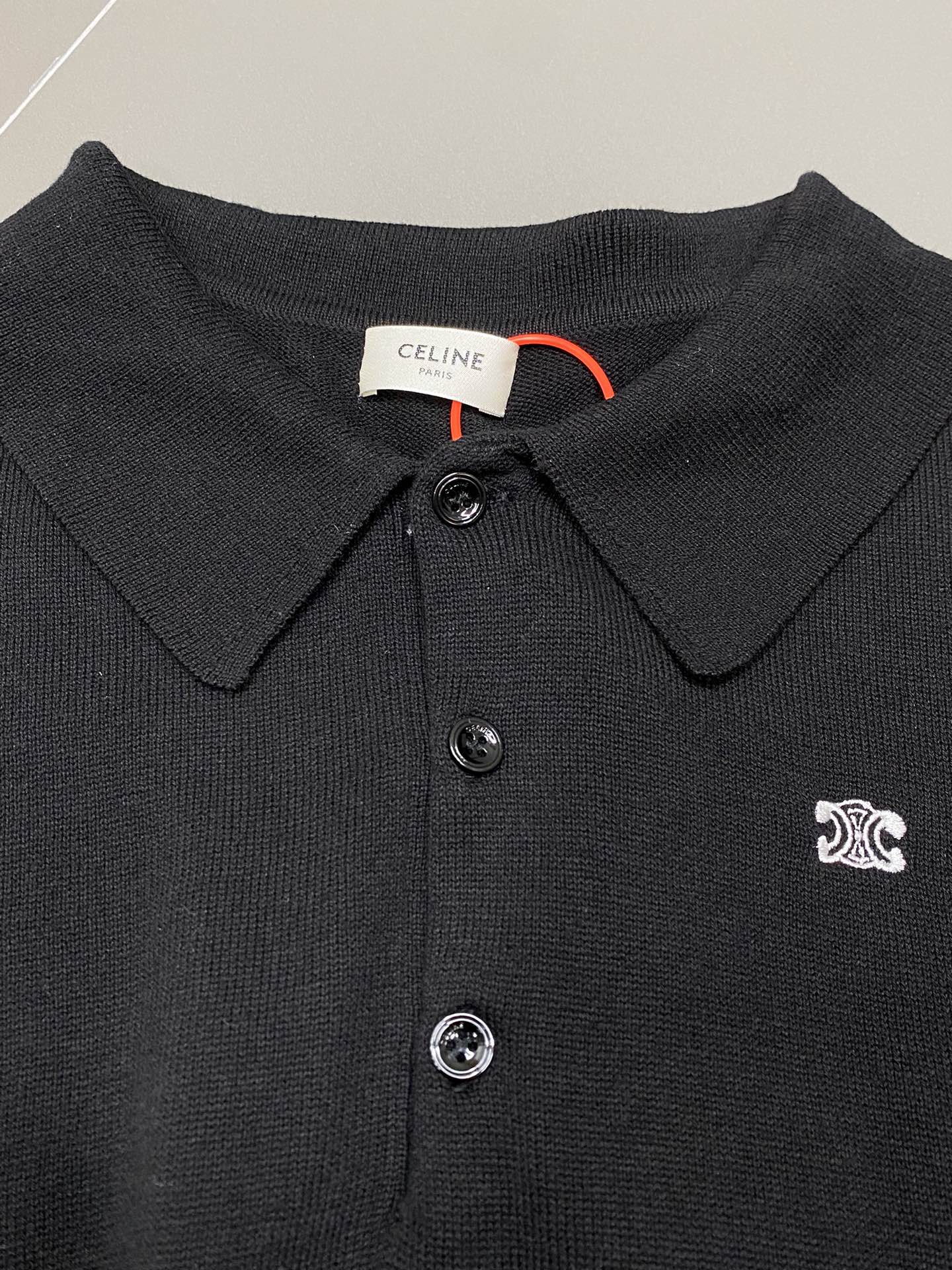  。CELINE赛琳💥独家专供最新时尚春秋针织短袖 经典设计感与颜值爆棚的外套，品质更是无法挑剔品控可以