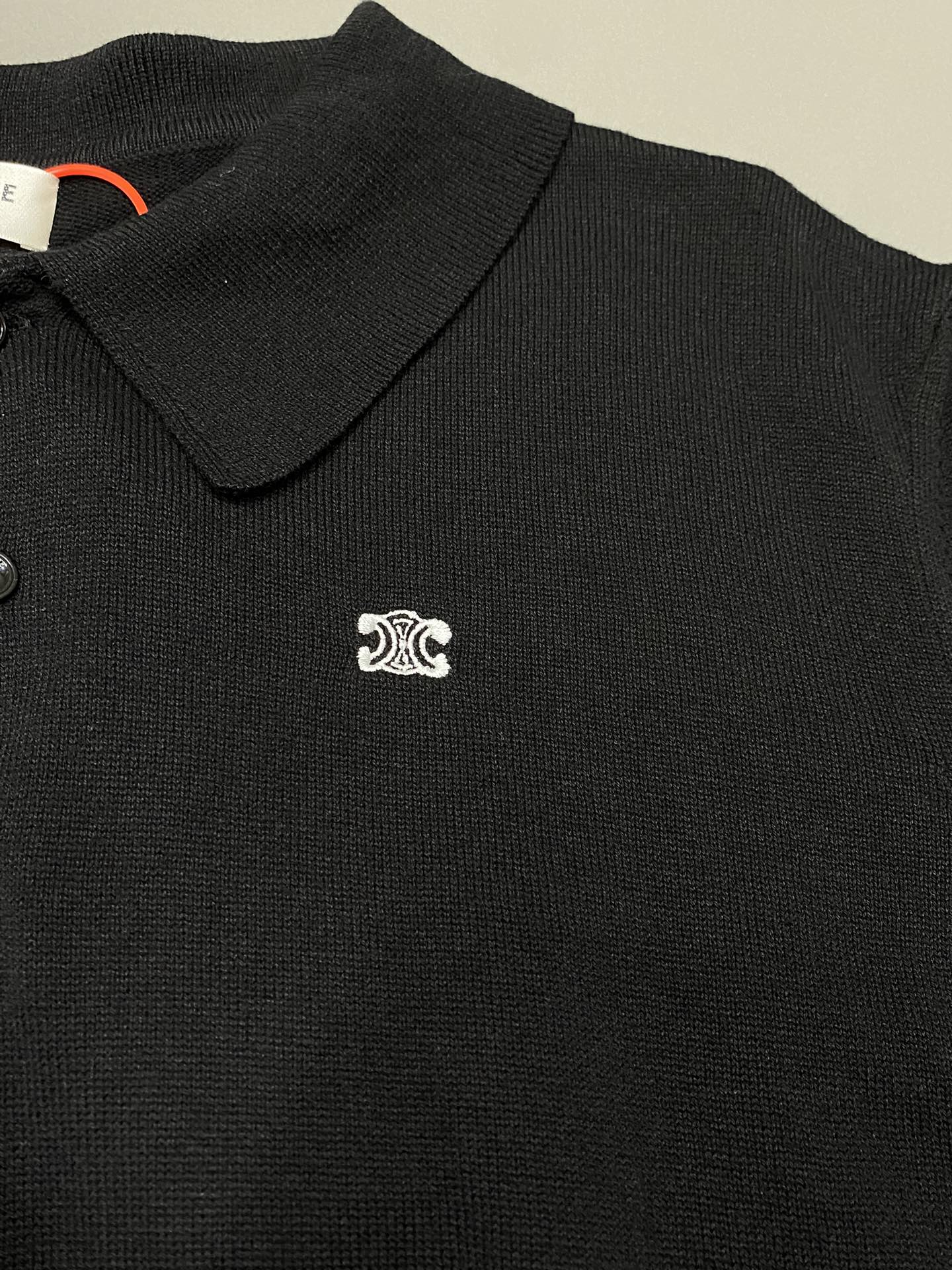  。CELINE赛琳💥独家专供最新时尚春秋针织短袖 经典设计感与颜值爆棚的外套，品质更是无法挑剔品控可以