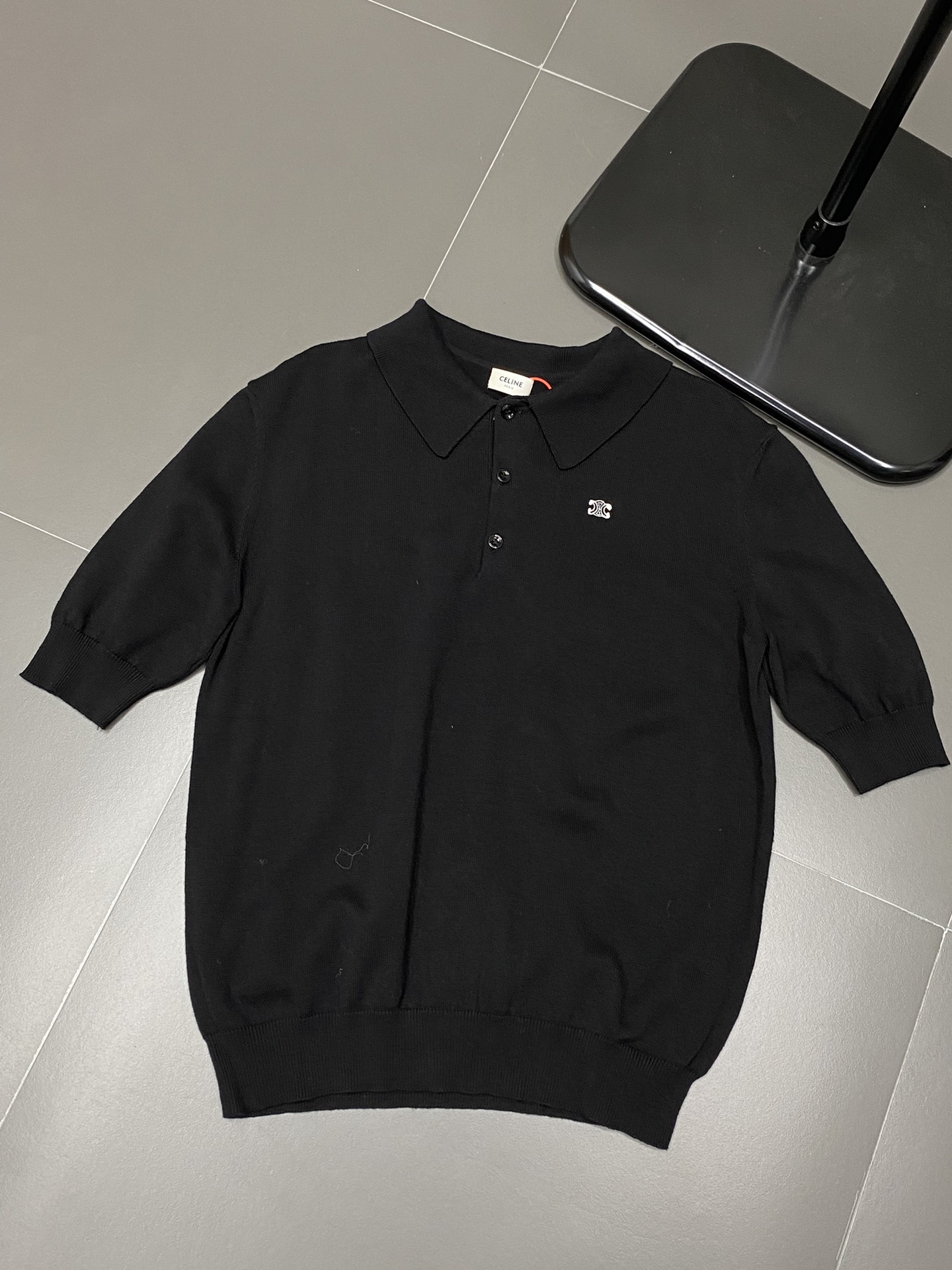  。CELINE赛琳💥独家专供最新时尚春秋针织短袖 经典设计感与颜值爆棚的外套，品质更是无法挑剔品控可以