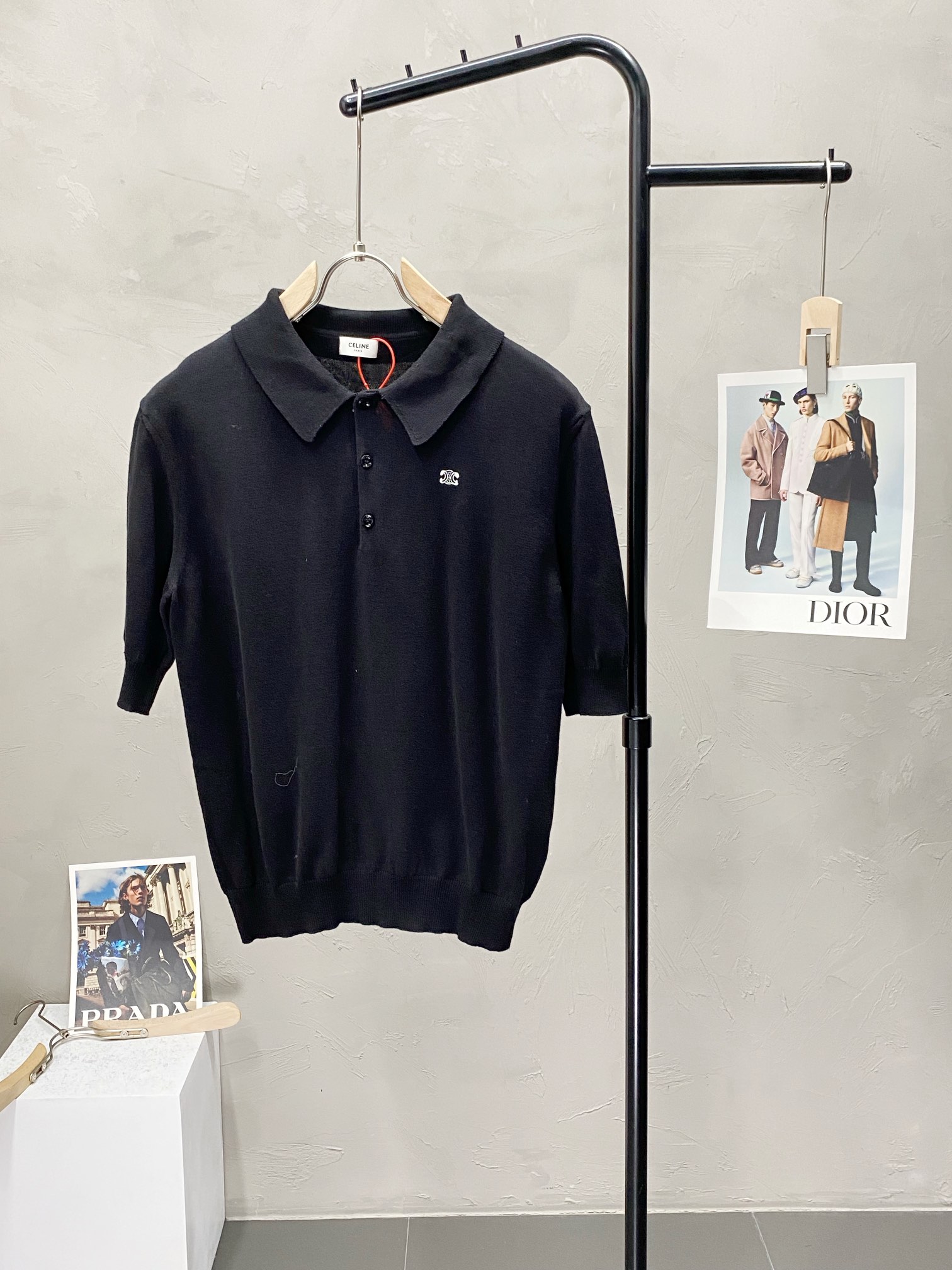 NO:419592,.CELINE exclusively offers the latest fashionable spring and autumn knitted short sleeves. A classic jacket with a strong sense of design and appearance. The quality is even more unscrupulous. You can buy it directly. You can't get it wrong! Through the detailed pictures, you can feel its powerful aura, and the warm-concentration effect is significant, so you don’t have to worry about the chill at all! It is both fashionable and functional, and the whole style looks more luxurious and elegant! Size S-XL, celine, celine, jackets & coats, T-shirt, alexander wang19860909.CELINE赛琳独家专供最新时尚春秋针织短袖 经典设计感与颜值爆棚的外套,品质更是无法挑剔品控可以直接入手,不容过错的高端臻品！通过细节图片便可感受到它强悍的气场,聚温保暖效果显著,完全不用担心会有一点寒意！时尚与功能性兼备,整款显得更加的奢华大气！ 尺码S-XL,,celine,celine,jackets & coats,T-shirt,alexander wang,Men's clothing