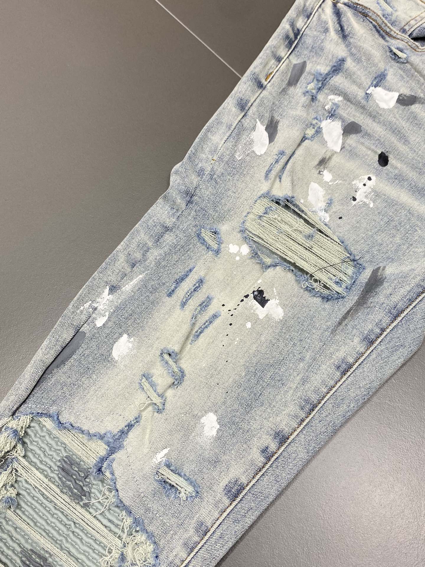  。AMIRI💥独家专供新款休闲牛仔裤 高端版本！专柜 面料 透气舒适度高，细节无可挑剔，品牌元素设计理