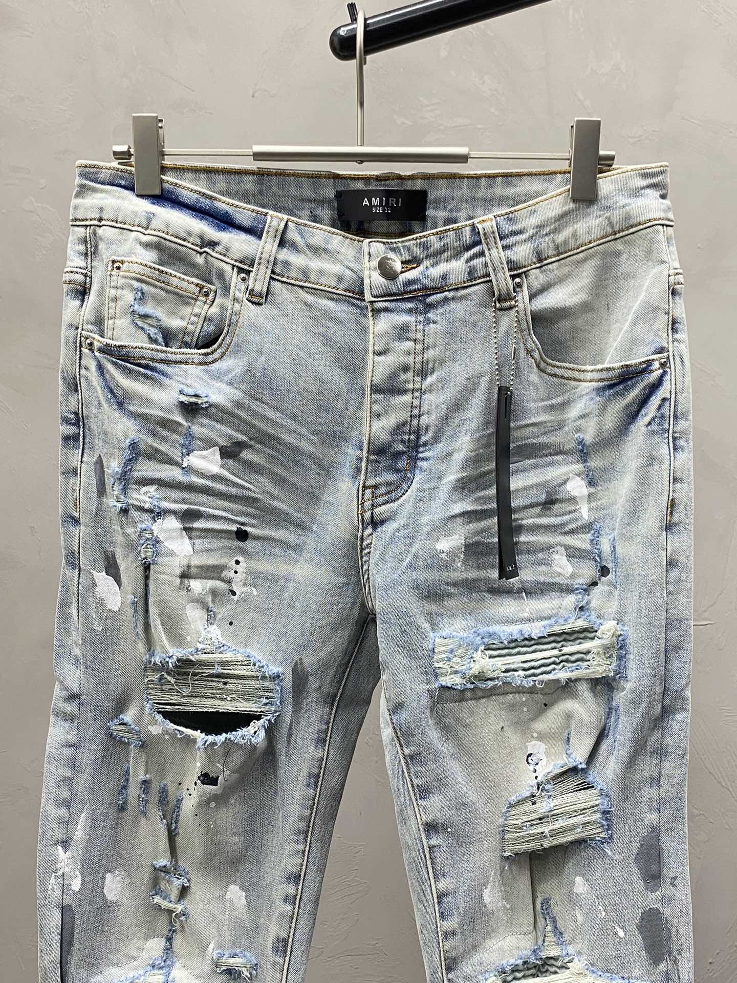  。AMIRI💥独家专供新款休闲牛仔裤 高端版本！专柜 面料 透气舒适度高，细节无可挑剔，品牌元素设计理