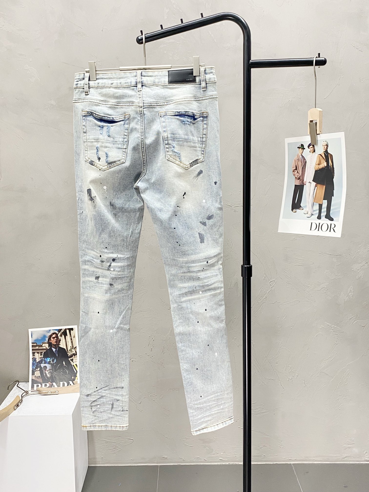  。AMIRI💥独家专供新款休闲牛仔裤 高端版本！专柜 面料 透气舒适度高，细节无可挑剔，品牌元素设计理