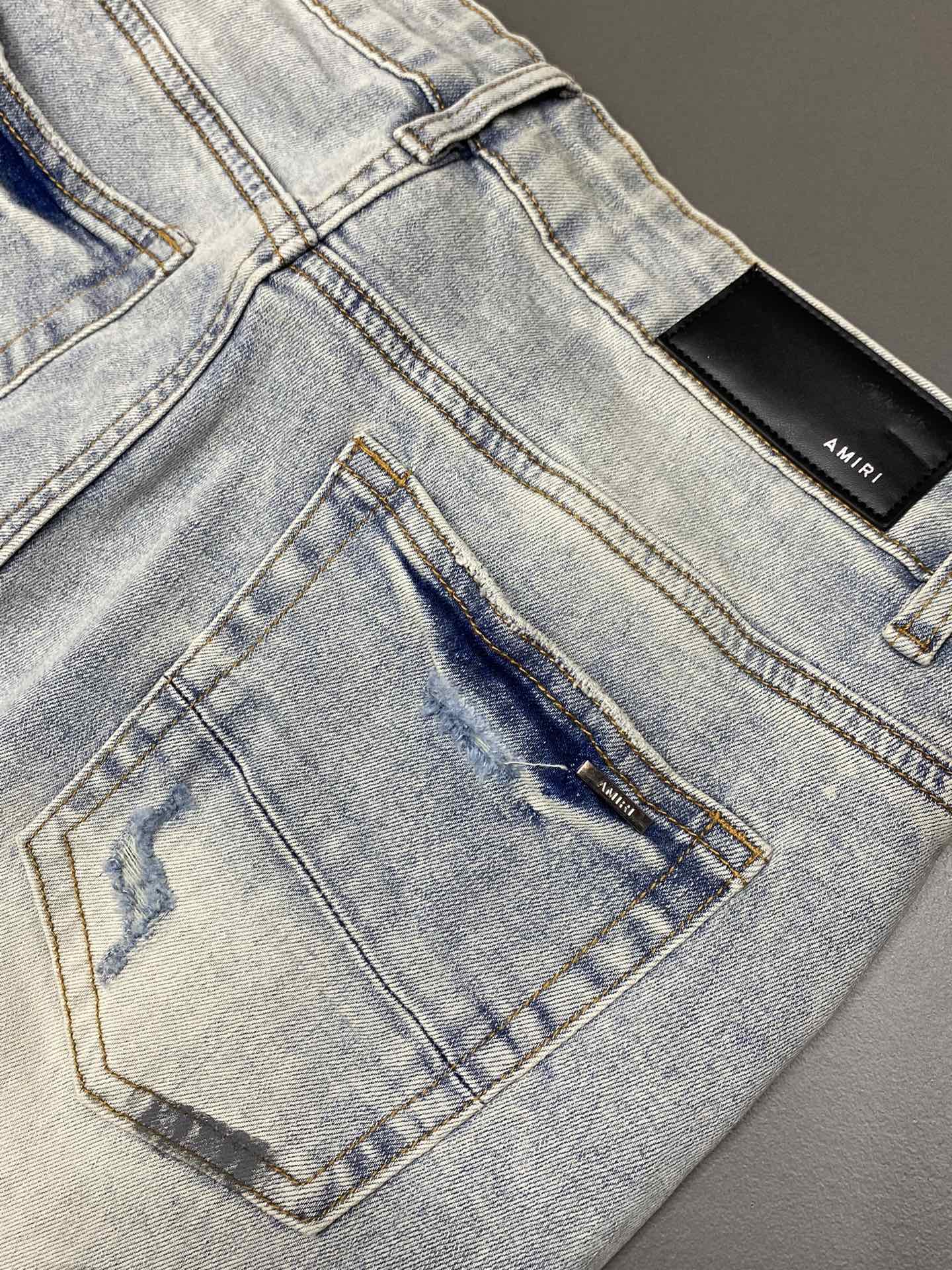  。AMIRI💥独家专供新款休闲牛仔裤 高端版本！专柜 面料 透气舒适度高，细节无可挑剔，品牌元素设计理