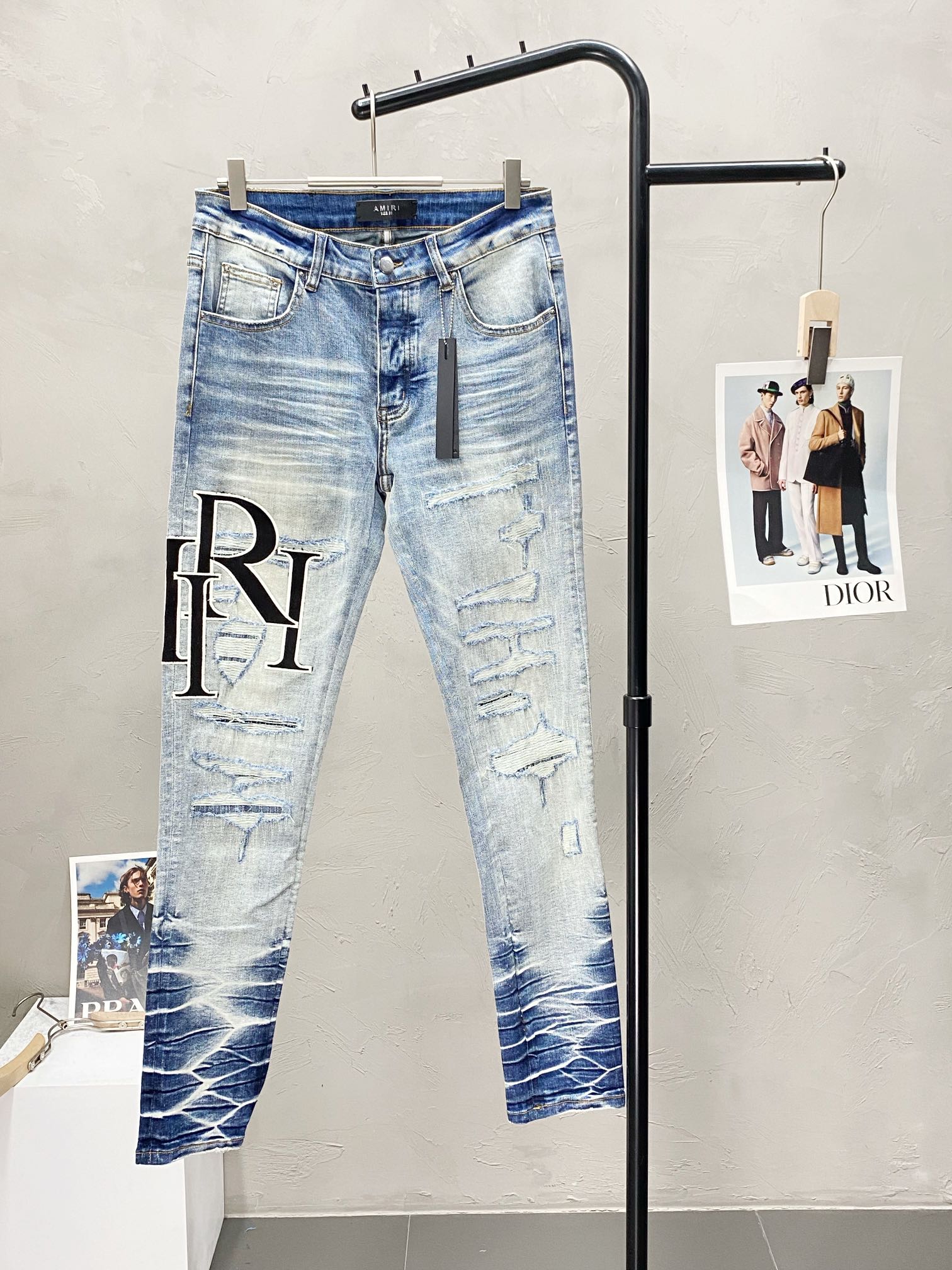  。AMIRI💥独家专供新款休闲牛仔裤 高端版本！专柜 面料 透气舒适度高，细节无可挑剔，品牌元素设计理