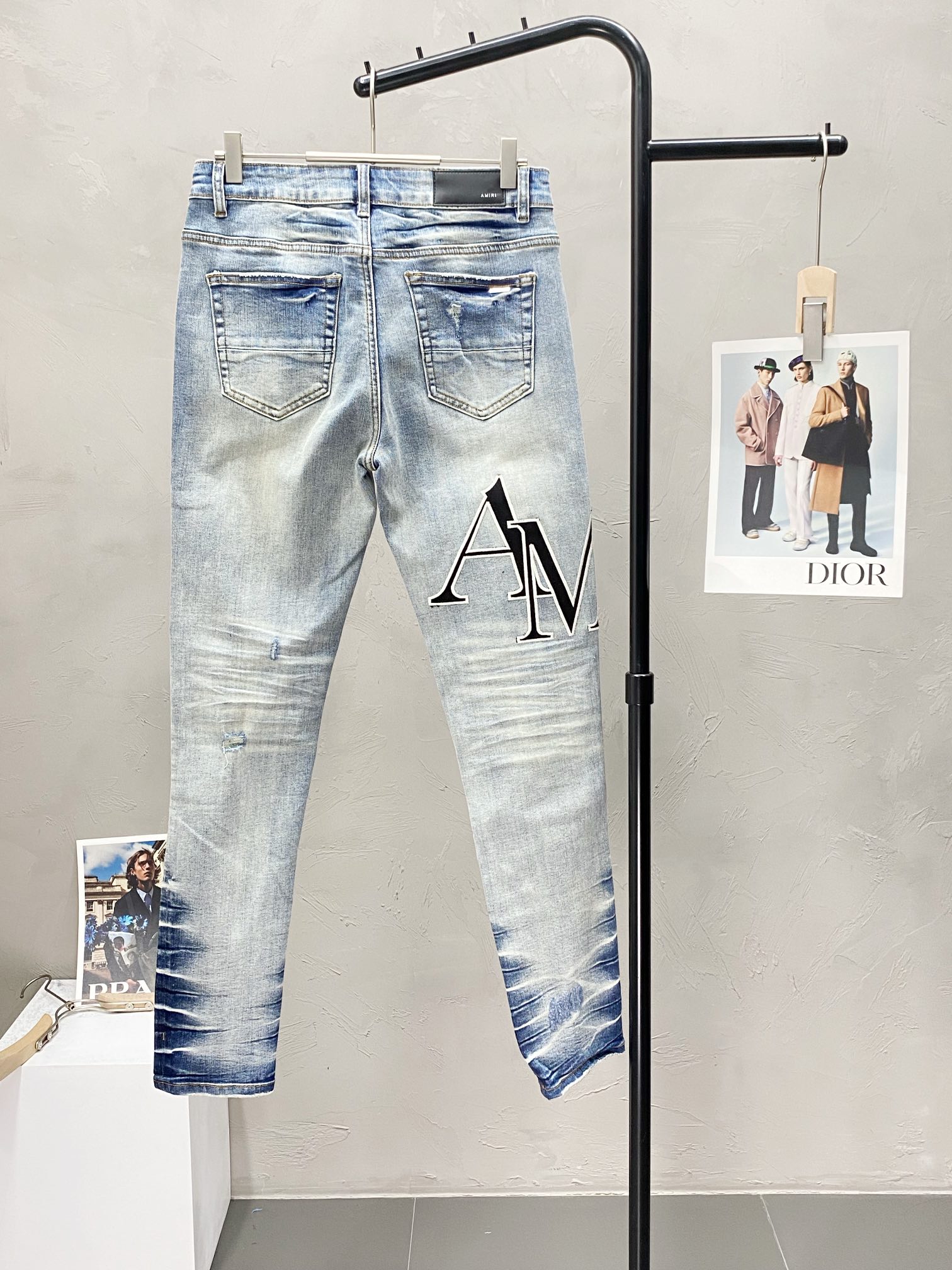  。AMIRI💥独家专供新款休闲牛仔裤 高端版本！专柜 面料 透气舒适度高，细节无可挑剔，品牌元素设计理