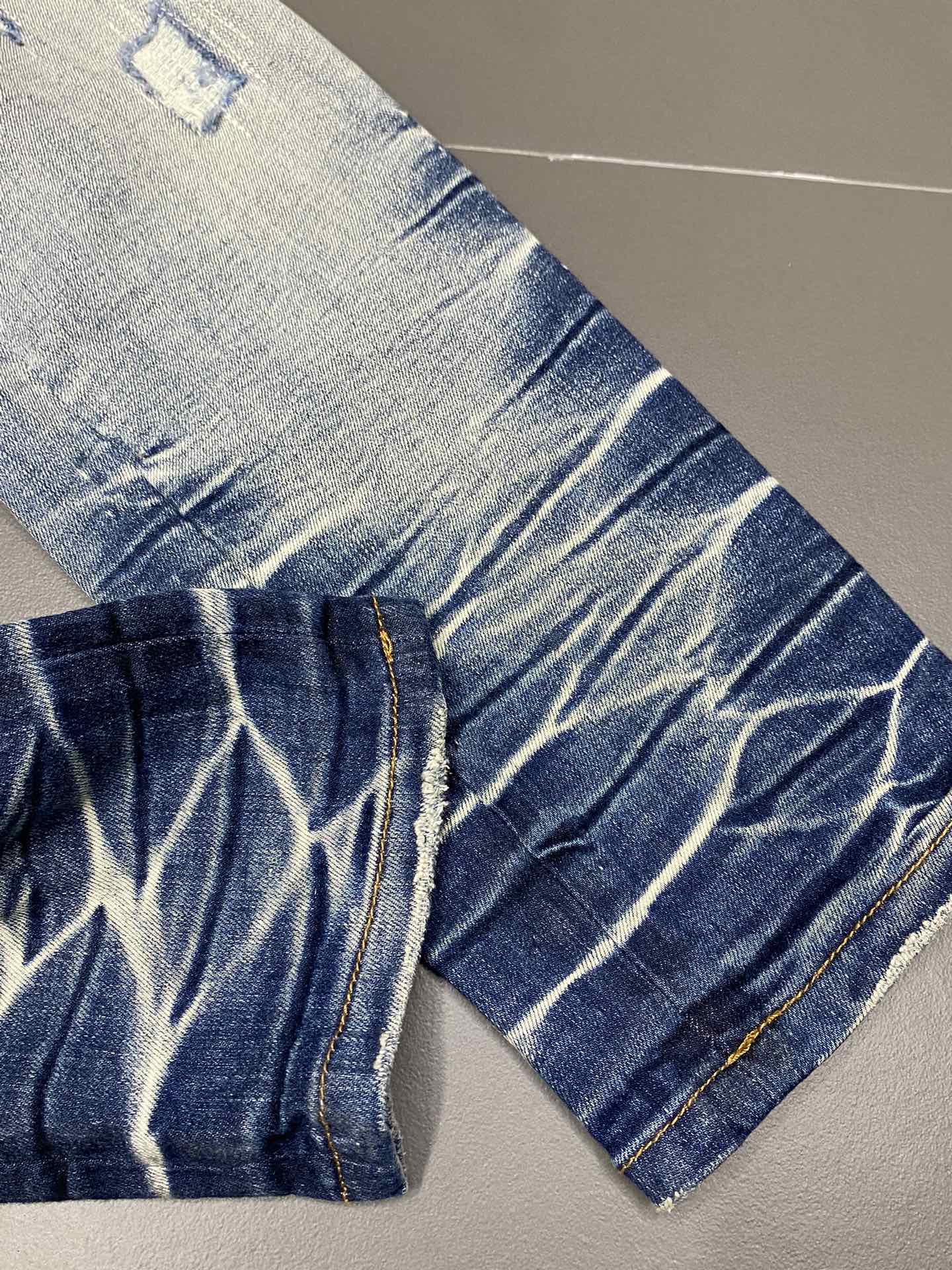  。AMIRI💥独家专供新款休闲牛仔裤 高端版本！专柜 面料 透气舒适度高，细节无可挑剔，品牌元素设计理