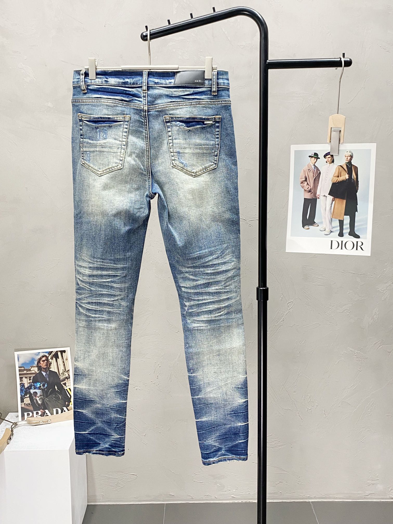  。AMIRI💥独家专供新款休闲牛仔裤 高端版本！专柜 面料 透气舒适度高，细节无可挑剔，品牌元素设计理