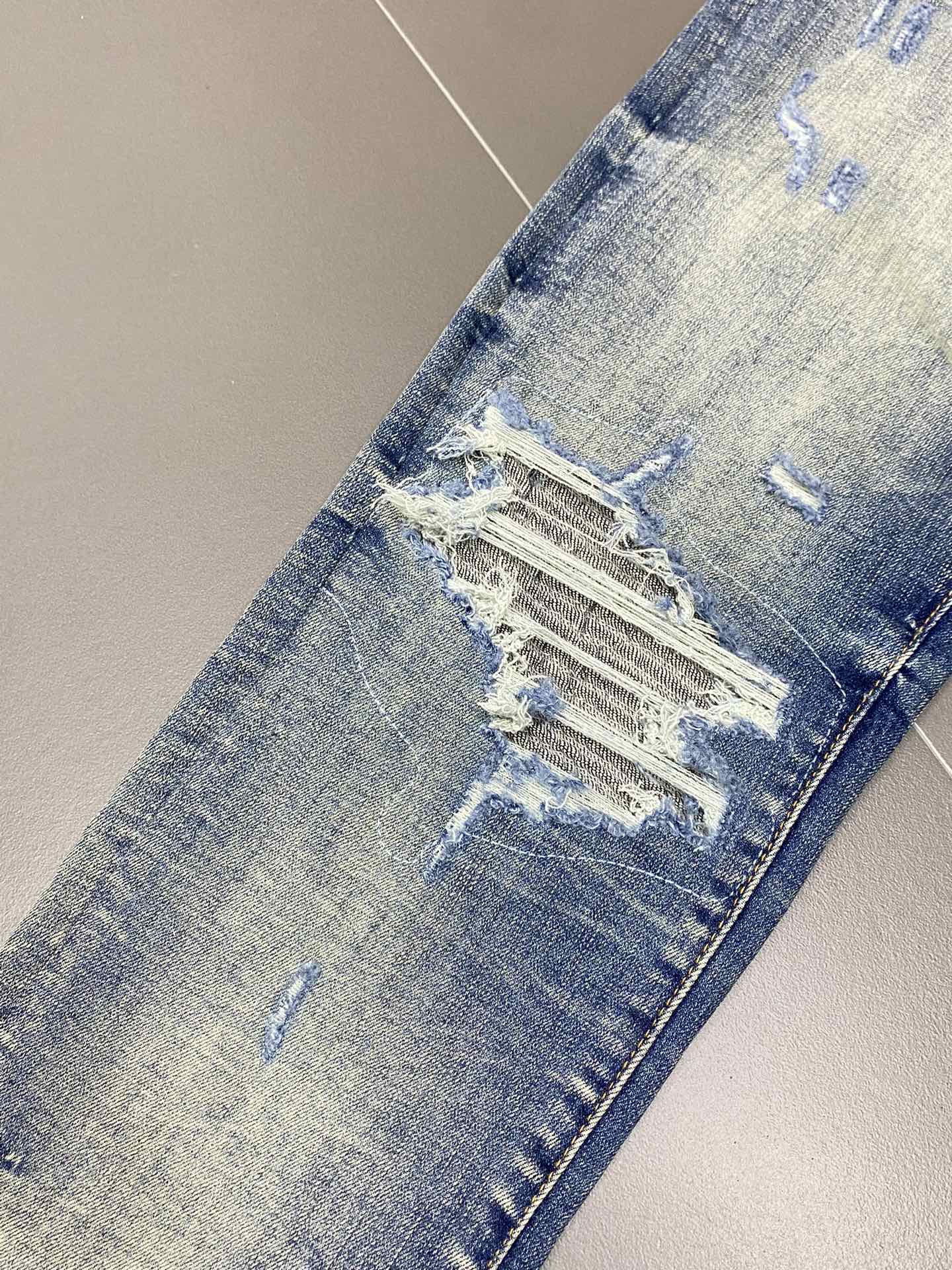  。AMIRI💥独家专供新款休闲牛仔裤 高端版本！专柜 面料 透气舒适度高，细节无可挑剔，品牌元素设计理