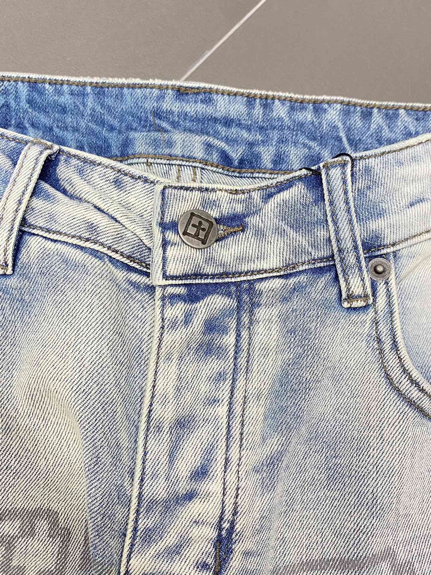  。Ksubi💥独家专供新款休闲牛仔裤 高端版本！专柜 面料 透气舒适度高，细节无可挑剔，品牌元素设计理