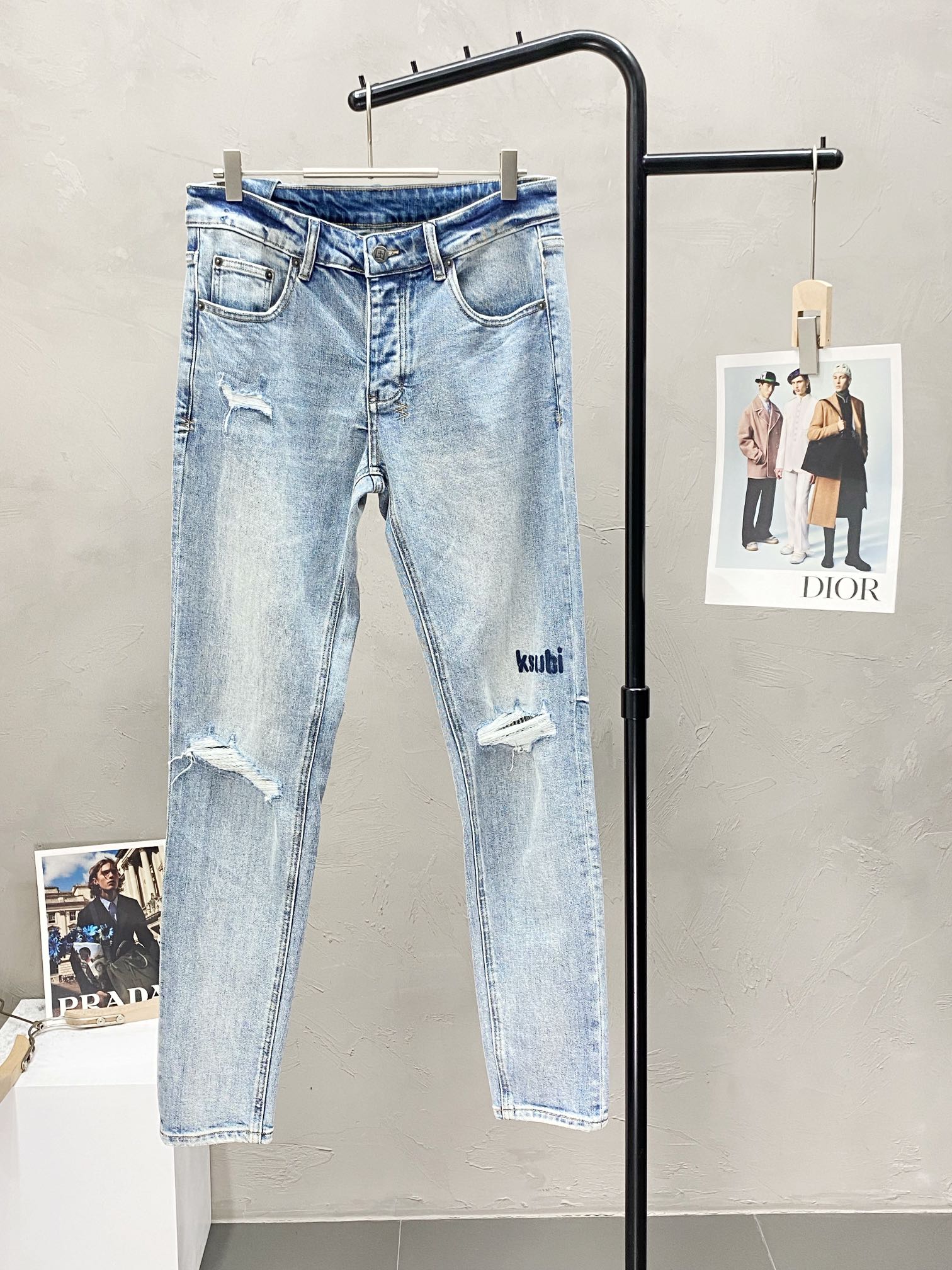  。Ksubi💥独家专供新款休闲牛仔裤 高端版本！专柜 面料 透气舒适度高，细节无可挑剔，品牌元素设计理