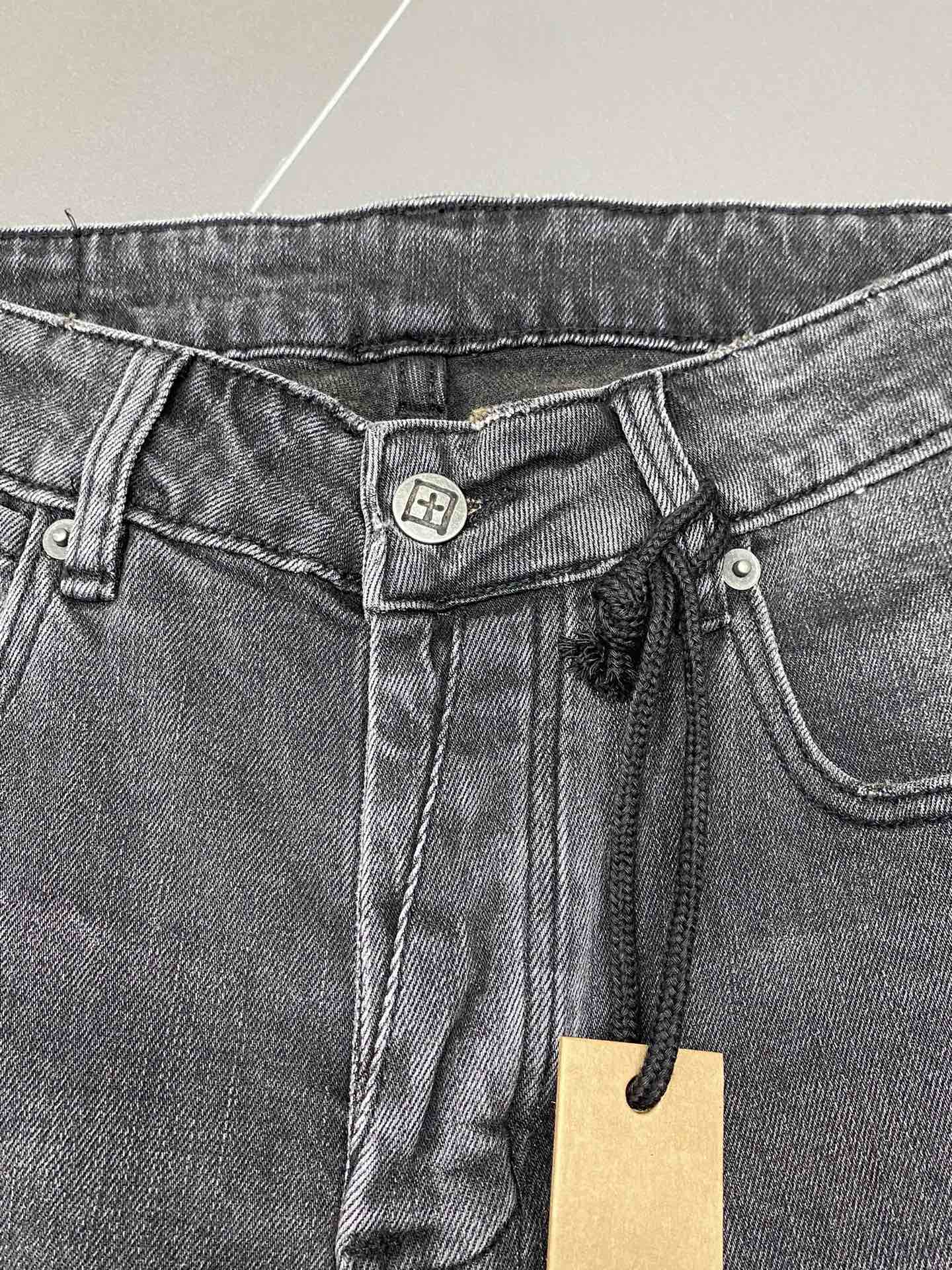  。Ksubi💥独家专供新款休闲牛仔裤 高端版本！专柜 面料 透气舒适度高，细节无可挑剔，品牌元素设计理