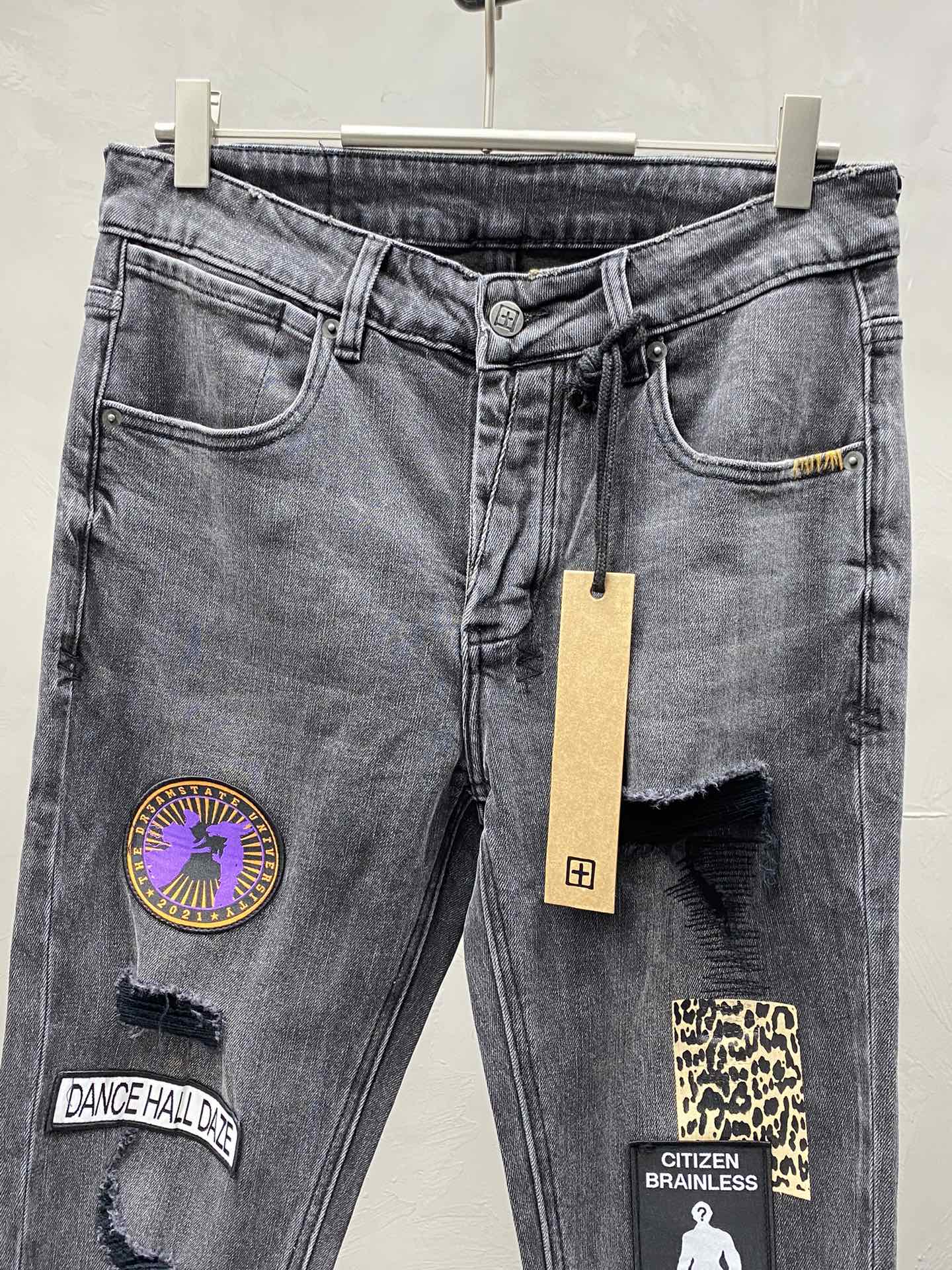  。Ksubi💥独家专供新款休闲牛仔裤 高端版本！专柜 面料 透气舒适度高，细节无可挑剔，品牌元素设计理