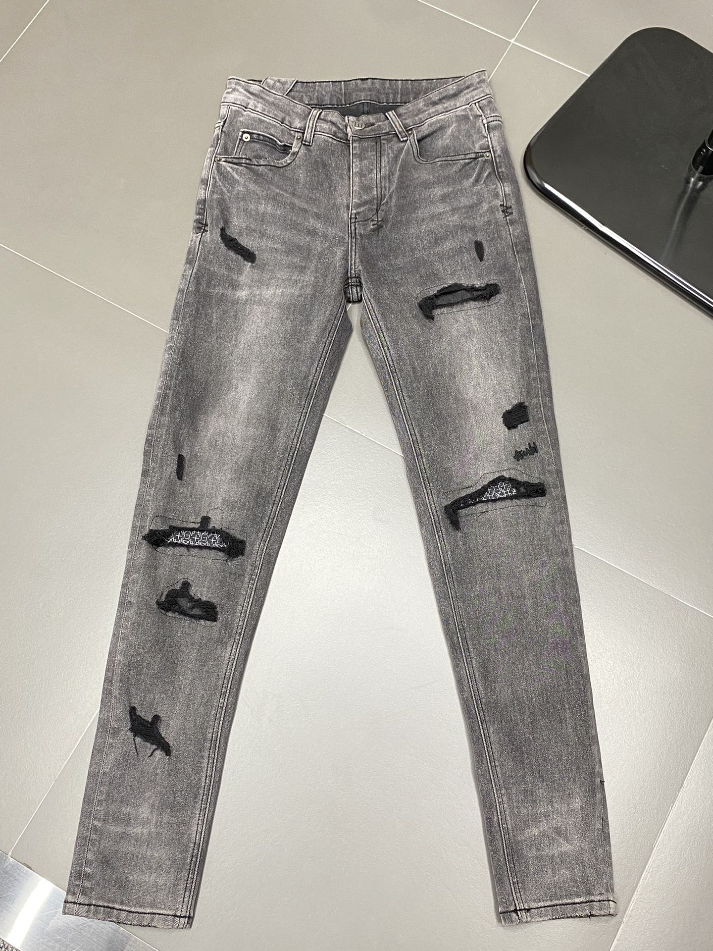  。Ksubi💥独家专供新款休闲牛仔裤 高端版本！专柜 面料 透气舒适度高，细节无可挑剔，品牌元素设计理