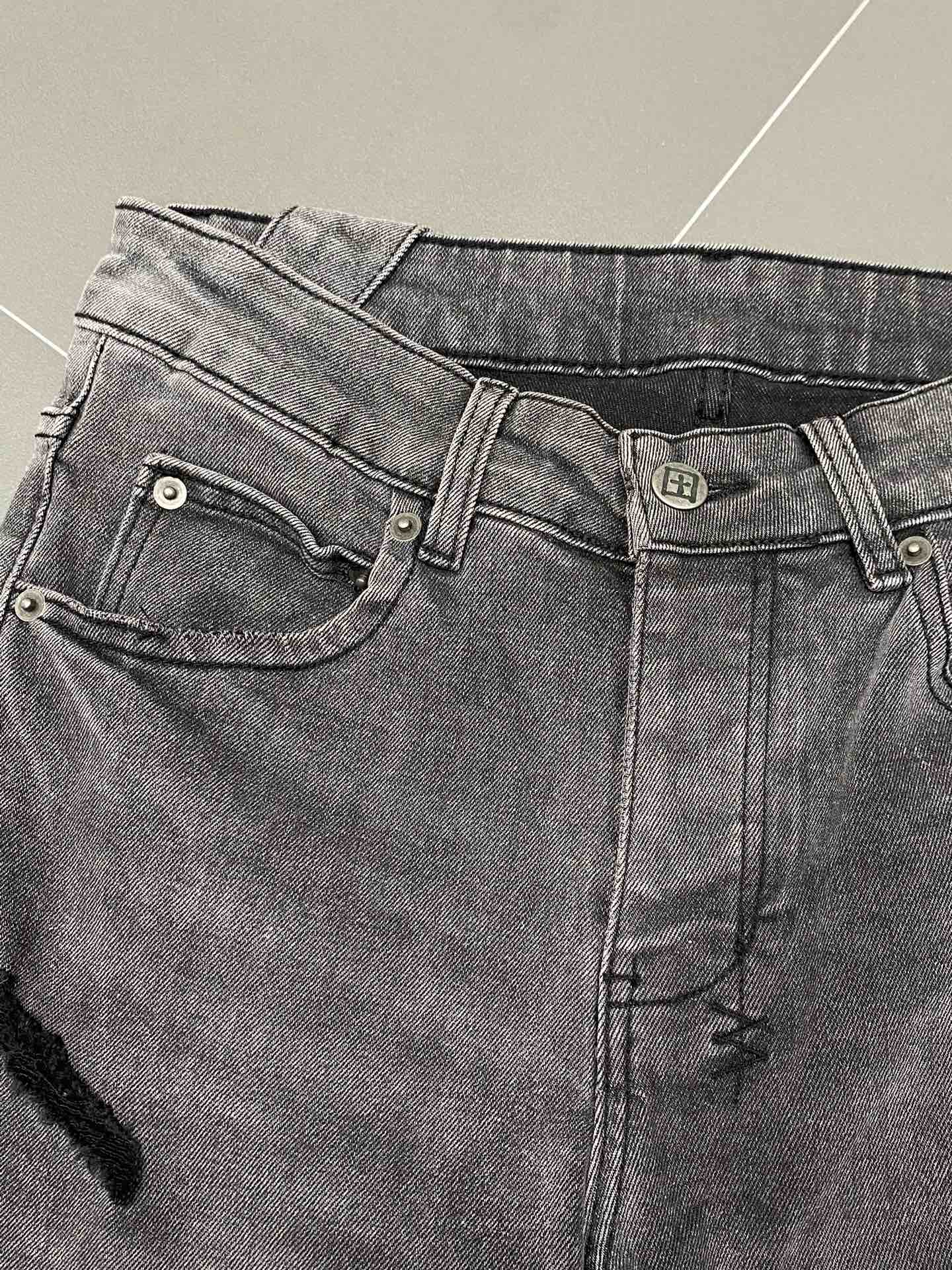  。Ksubi💥独家专供新款休闲牛仔裤 高端版本！专柜 面料 透气舒适度高，细节无可挑剔，品牌元素设计理