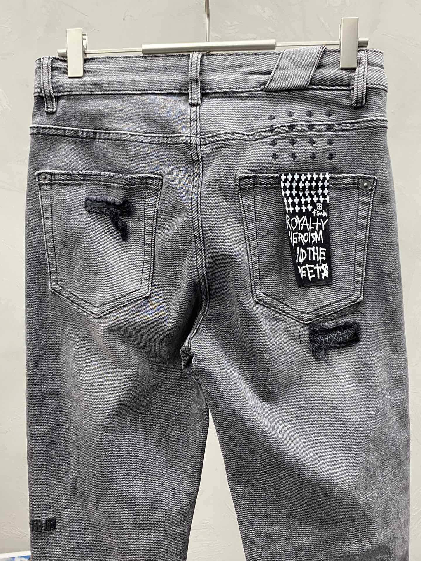  。Ksubi💥独家专供新款休闲牛仔裤 高端版本！专柜 面料 透气舒适度高，细节无可挑剔，品牌元素设计理